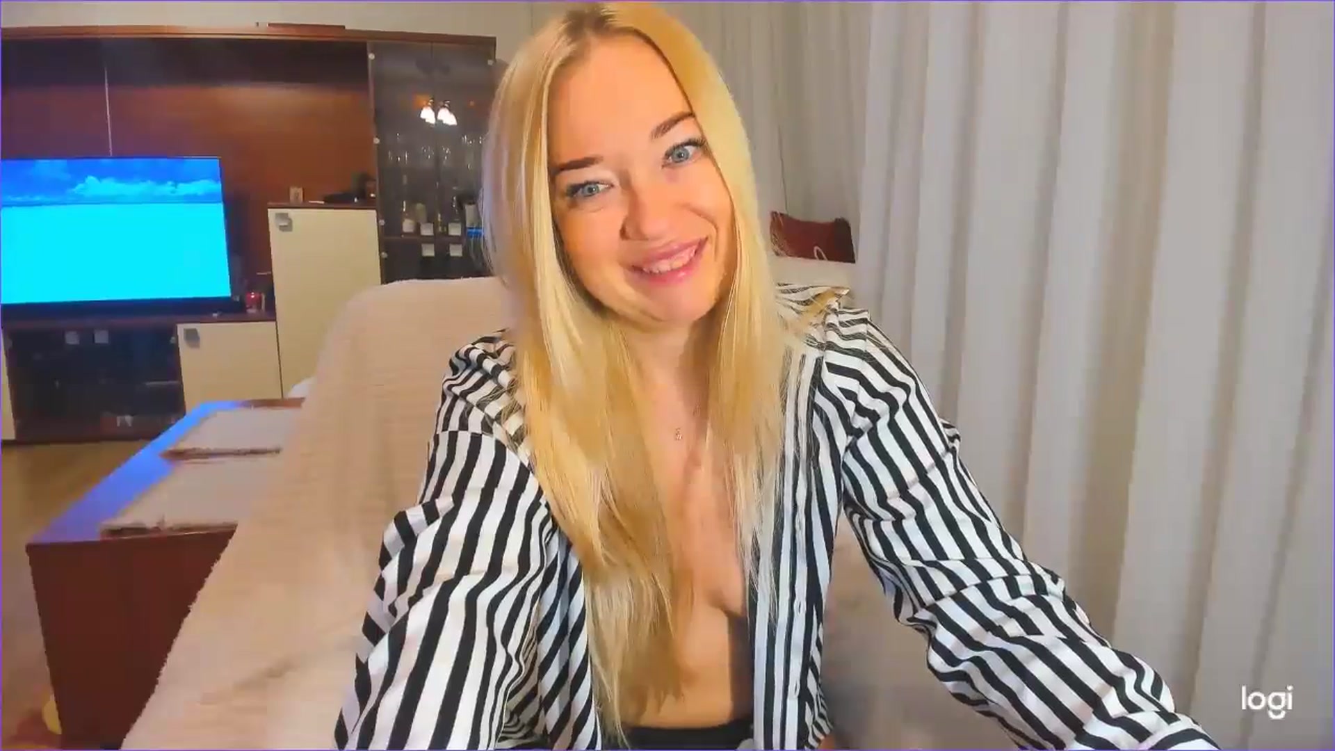 Gallery image thumbnail from FlamingoDream's myfreecams stream on, 11/27/2024, 23:44 image 9 of 20