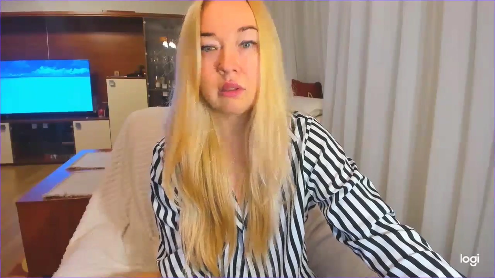 Gallery image thumbnail from FlamingoDream's myfreecams stream on, 11/28/2024, 03:39 image 3 of 20