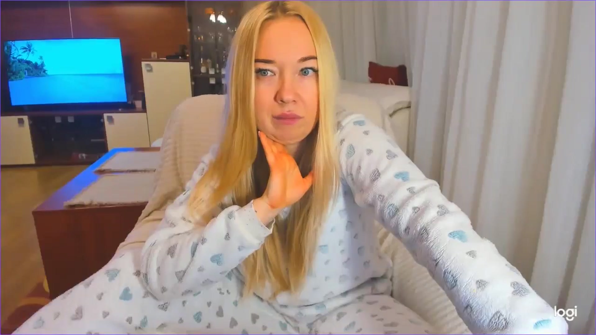 Gallery image thumbnail from FlamingoDream's myfreecams stream on, 11/28/2024, 03:39 image 17 of 20