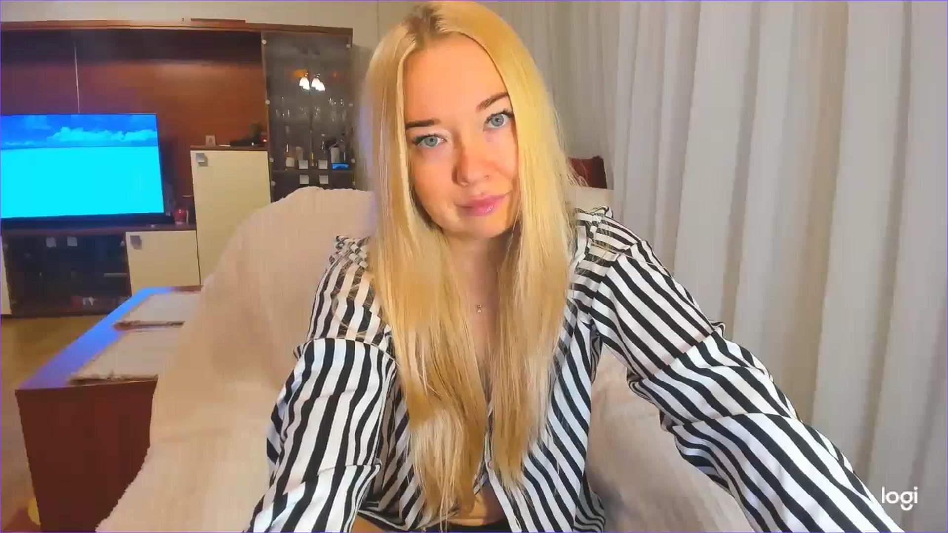 Gallery image thumbnail from FlamingoDream's myfreecams stream on, 11/28/2024, 03:39 image 4 of 20