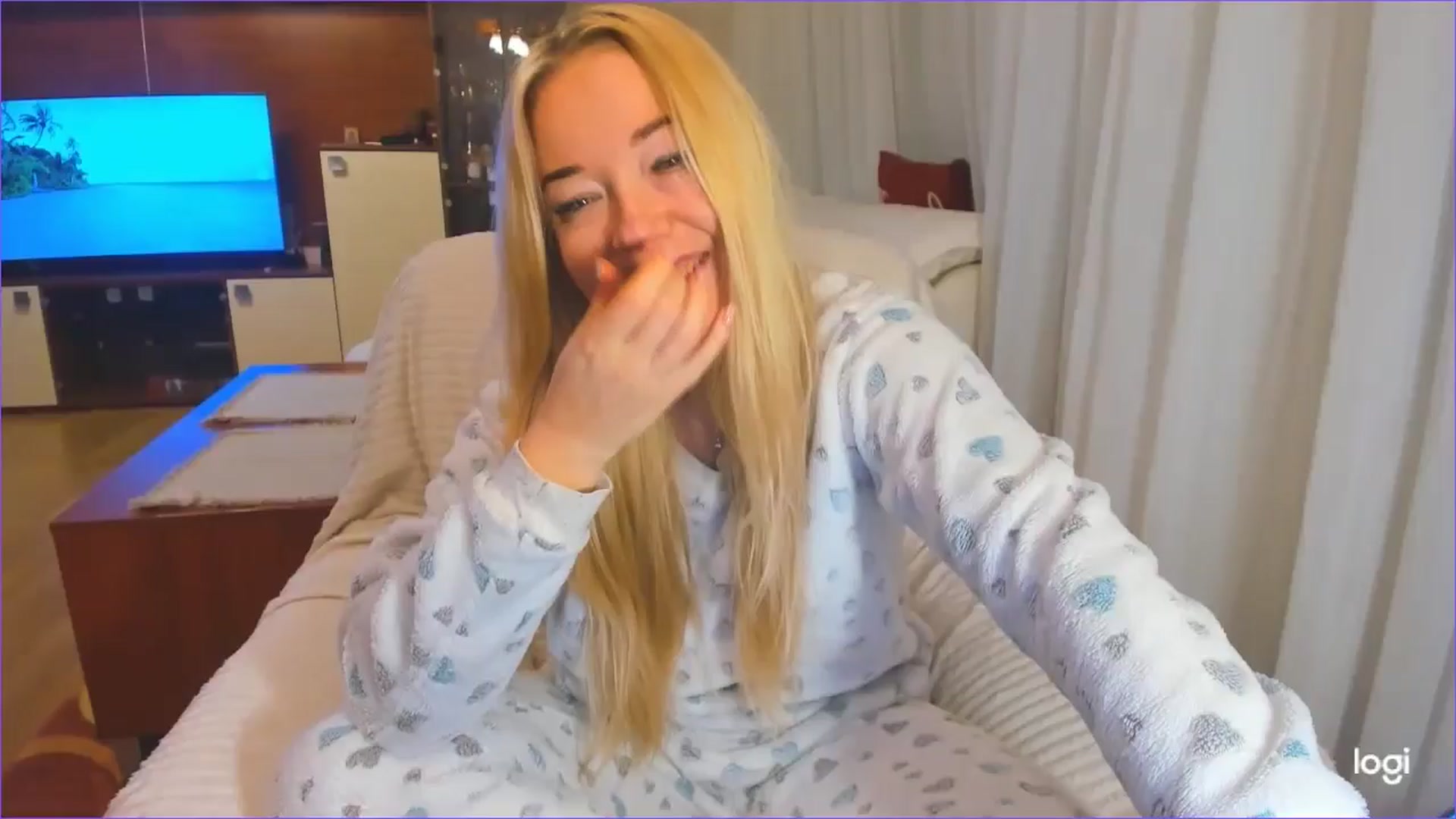 Gallery image thumbnail from FlamingoDream's myfreecams stream on, 11/28/2024, 03:39 image 16 of 20