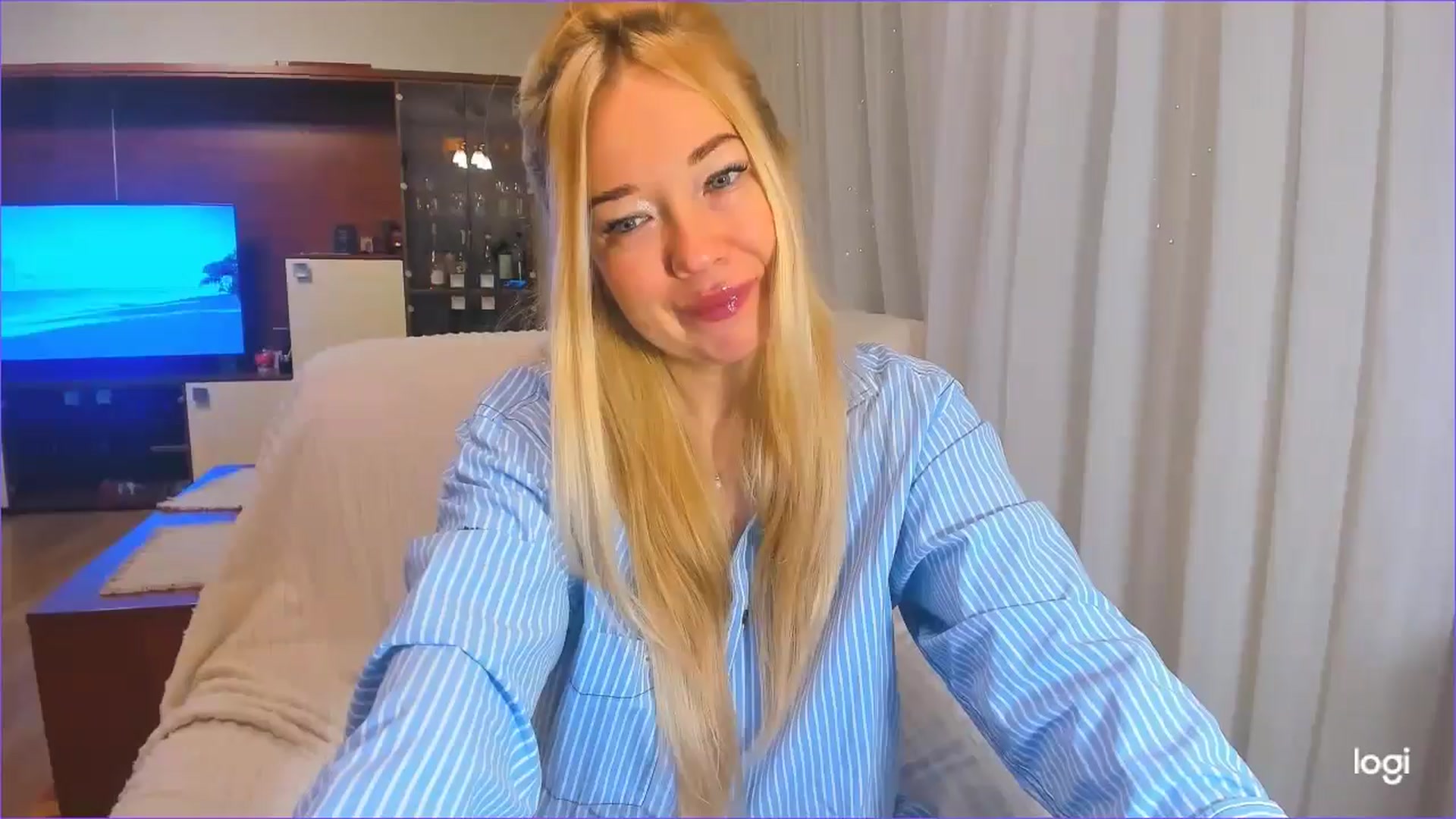 Gallery image thumbnail from FlamingoDream's myfreecams stream on, 12/02/2024, 21:47 image 7 of 20
