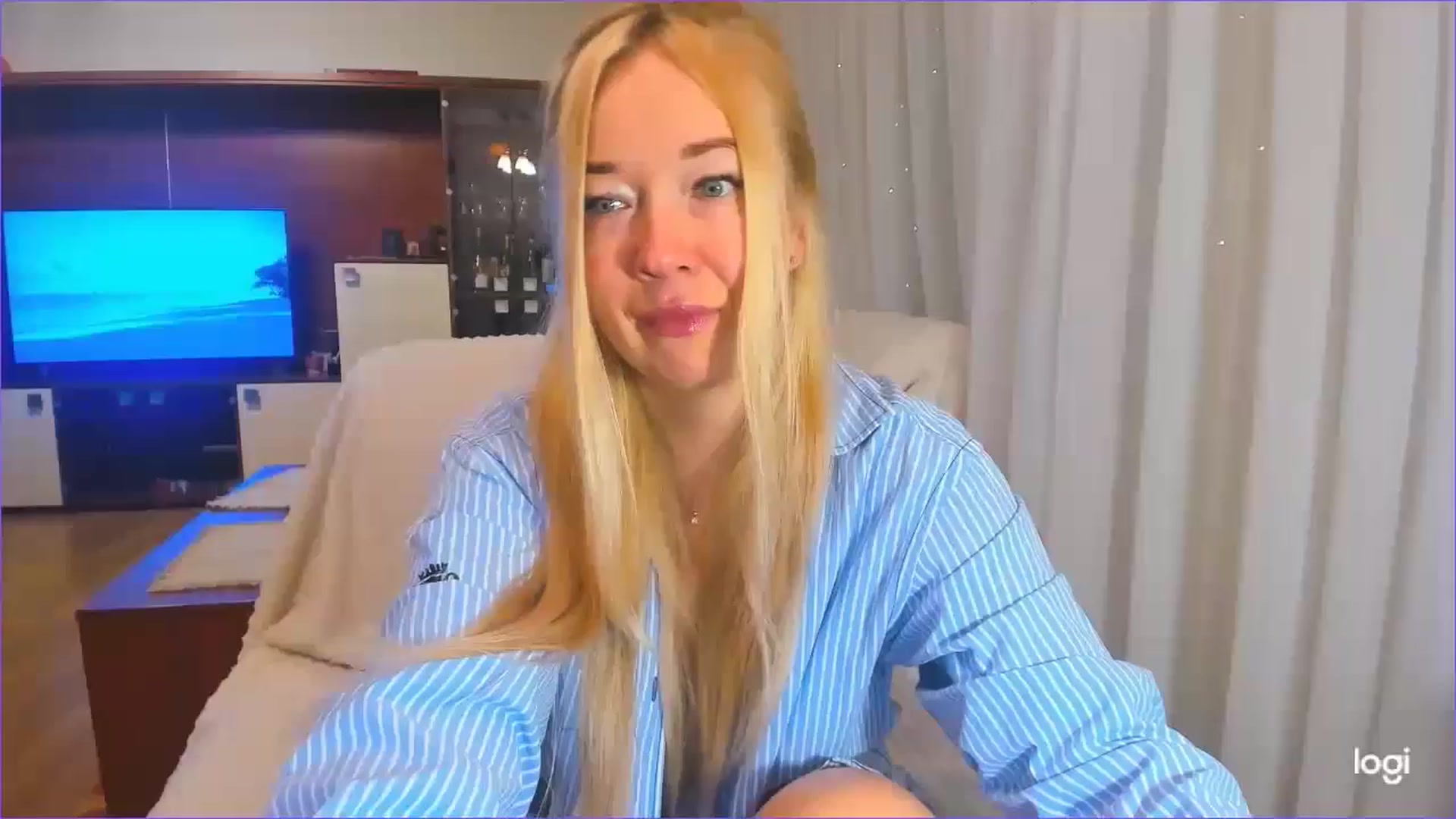 Gallery image thumbnail from FlamingoDream's myfreecams stream on, 12/02/2024, 23:47 image 6 of 20