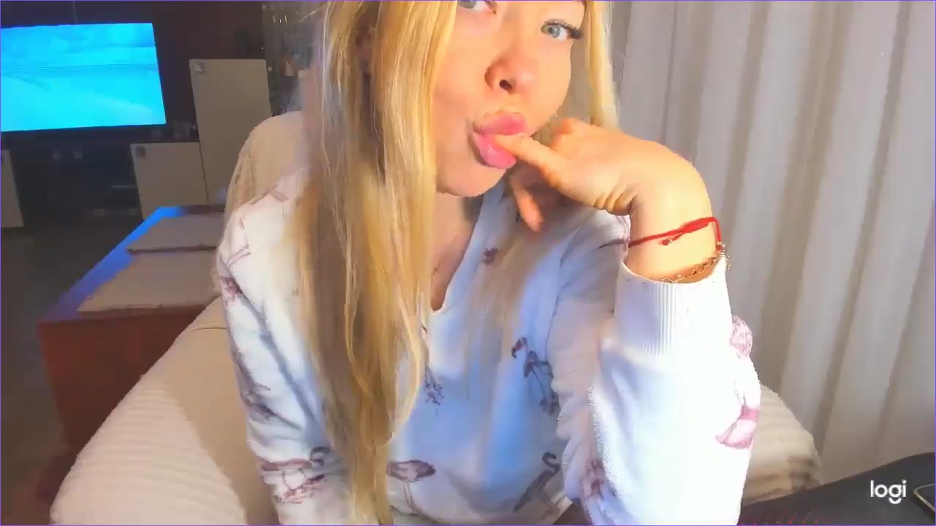 Gallery image thumbnail from FlamingoDream's myfreecams stream on, 12/04/2024, 01:48 image 2 of 20