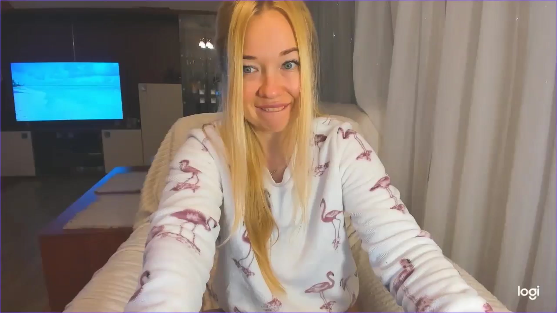 Gallery image thumbnail from FlamingoDream's myfreecams stream on, 12/04/2024, 03:18 image 17 of 20