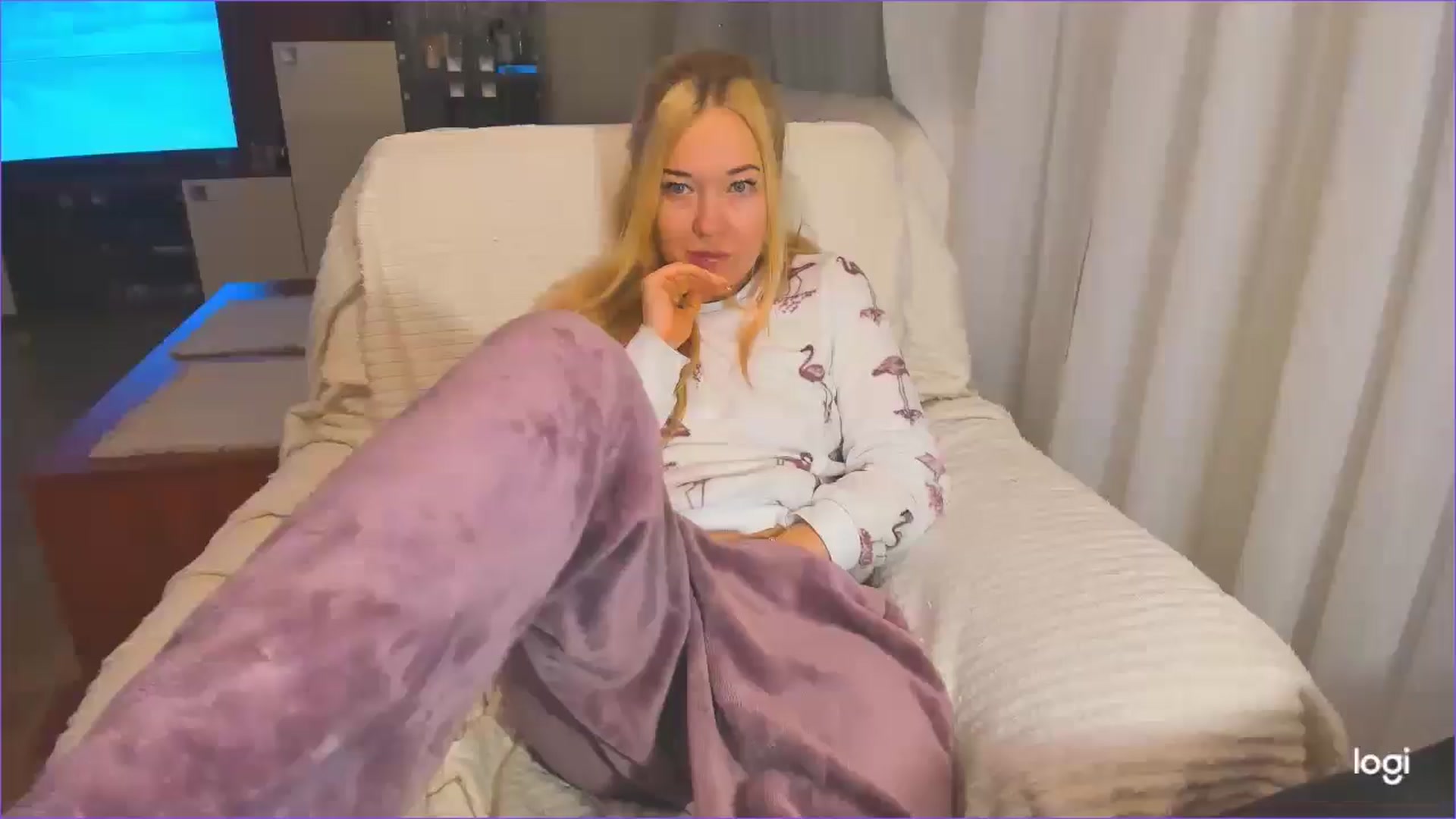 Gallery image thumbnail from FlamingoDream's myfreecams stream on, 12/04/2024, 03:18 image 3 of 20