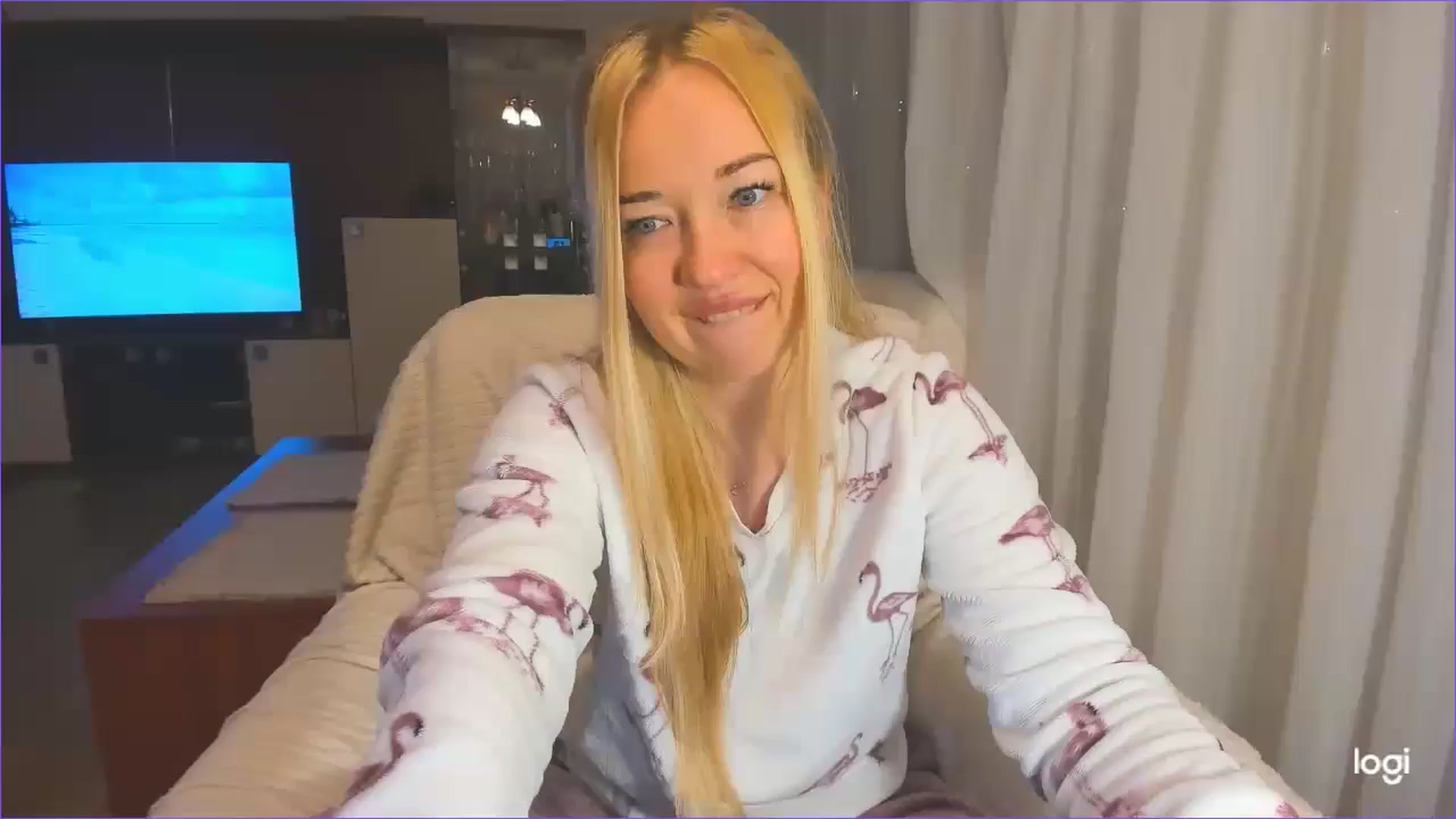 Gallery image thumbnail from FlamingoDream's myfreecams stream on, 12/04/2024, 03:18 image 19 of 20
