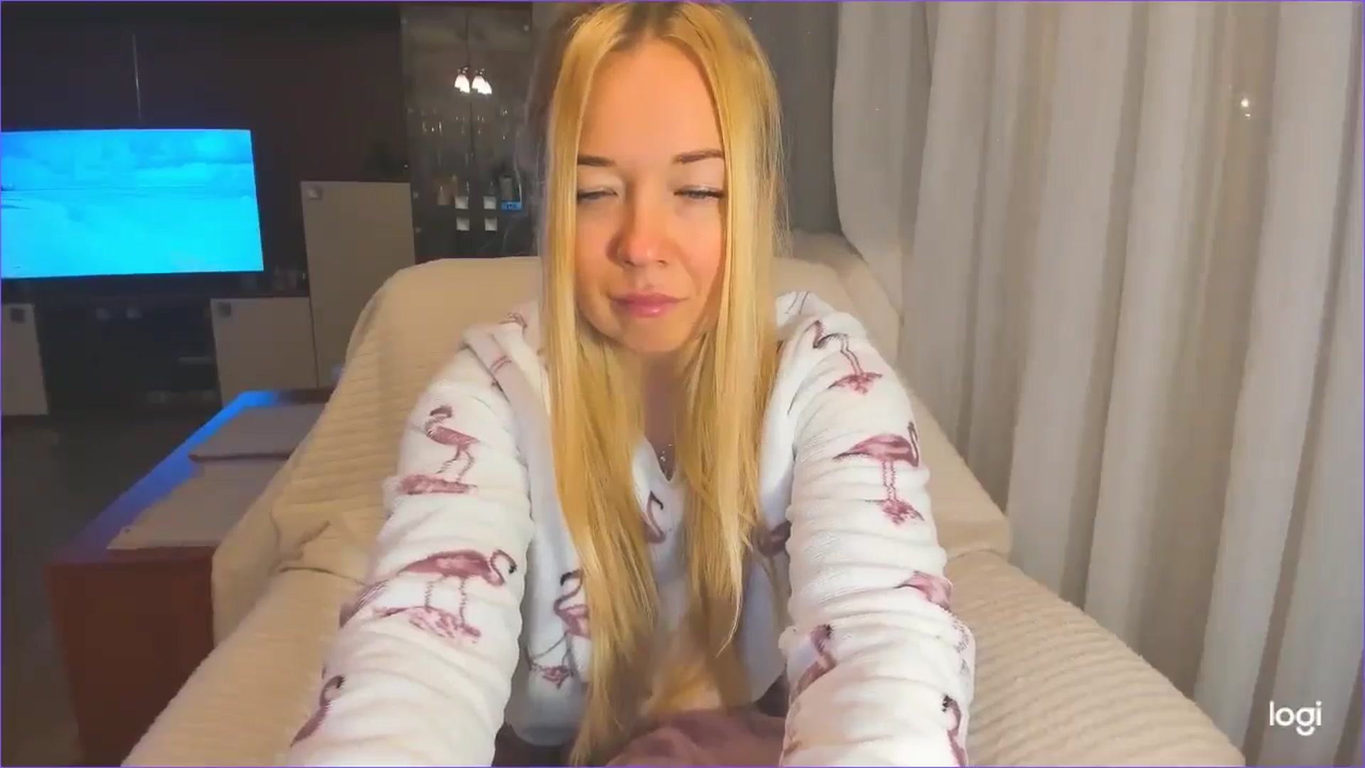 Gallery image thumbnail from FlamingoDream's myfreecams stream on, 12/04/2024, 04:26 image 2 of 20