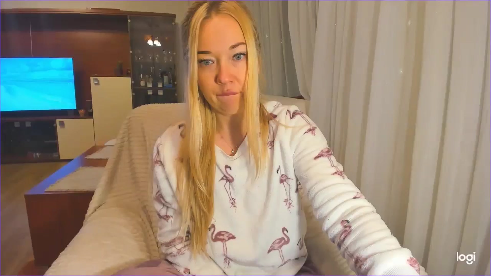 Gallery image thumbnail from FlamingoDream's myfreecams stream on, 12/05/2024, 03:03 image 15 of 20