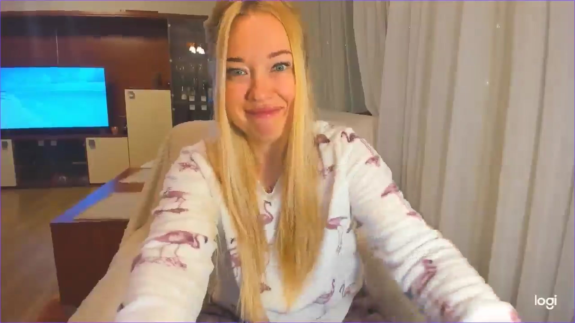 Gallery image thumbnail from FlamingoDream's myfreecams stream on, 12/05/2024, 03:03 image 12 of 20