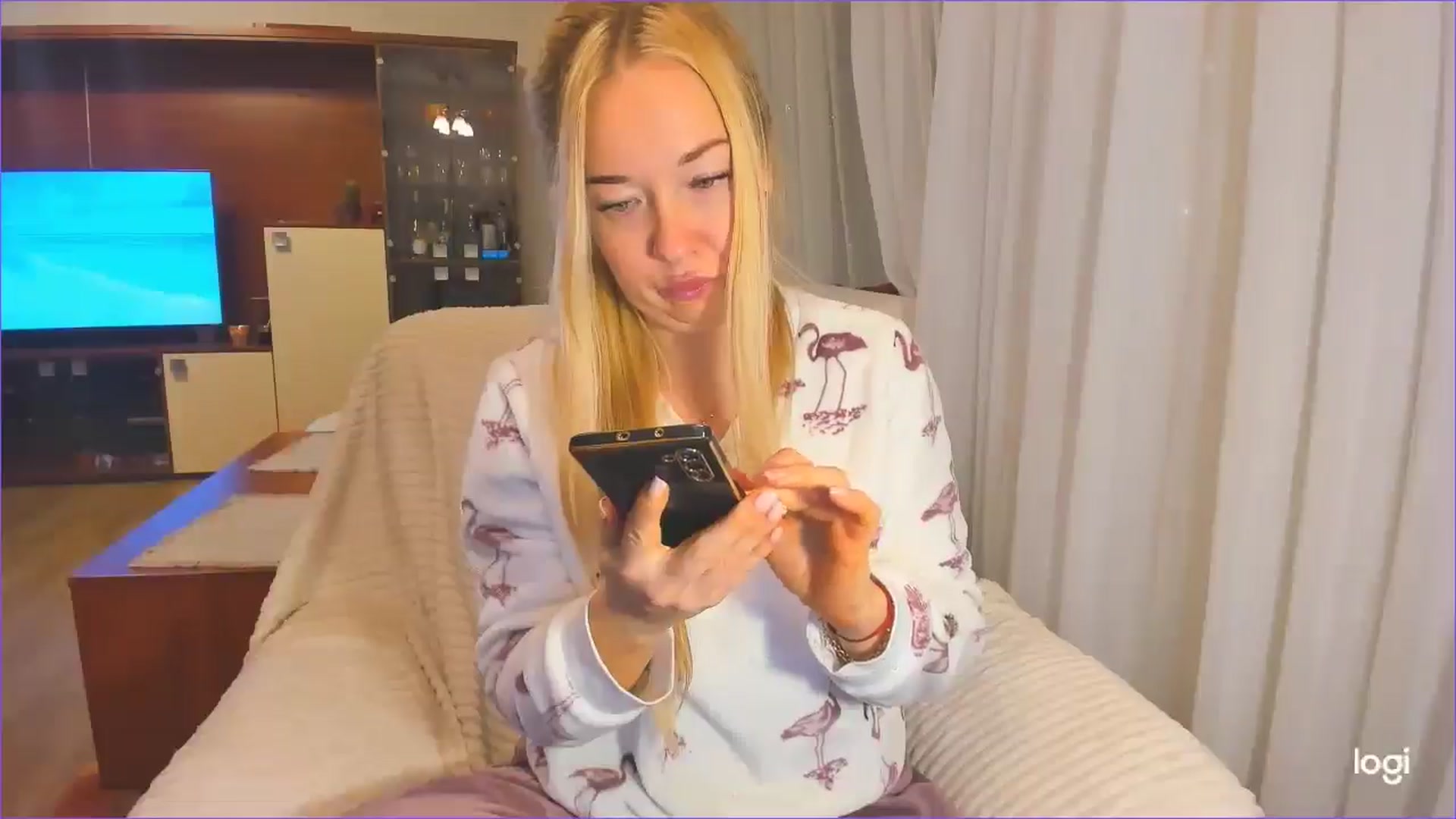 Gallery image thumbnail from FlamingoDream's myfreecams stream on, 12/05/2024, 03:03 image 16 of 20