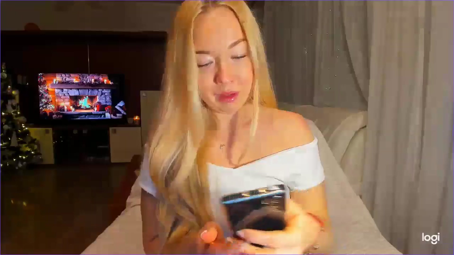 Gallery image thumbnail from FlamingoDream's myfreecams stream on, 12/11/2024, 22:22 image 4 of 20