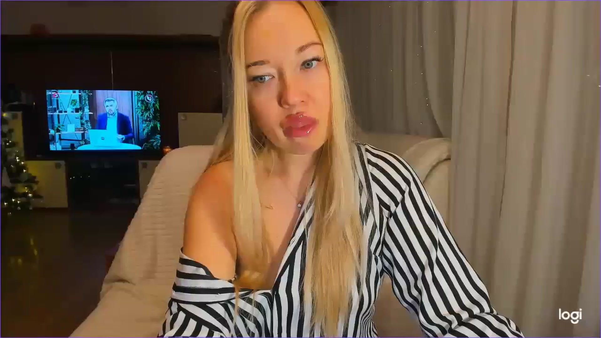 Gallery image thumbnail from FlamingoDream's myfreecams stream on, 12/12/2024, 21:24 image 2 of 20