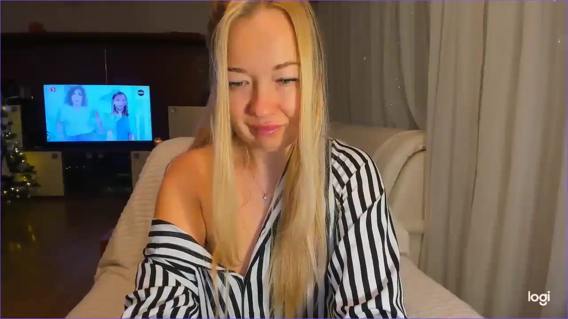 Gallery image thumbnail from FlamingoDream's myfreecams stream on, 12/12/2024, 21:24 image 6 of 20