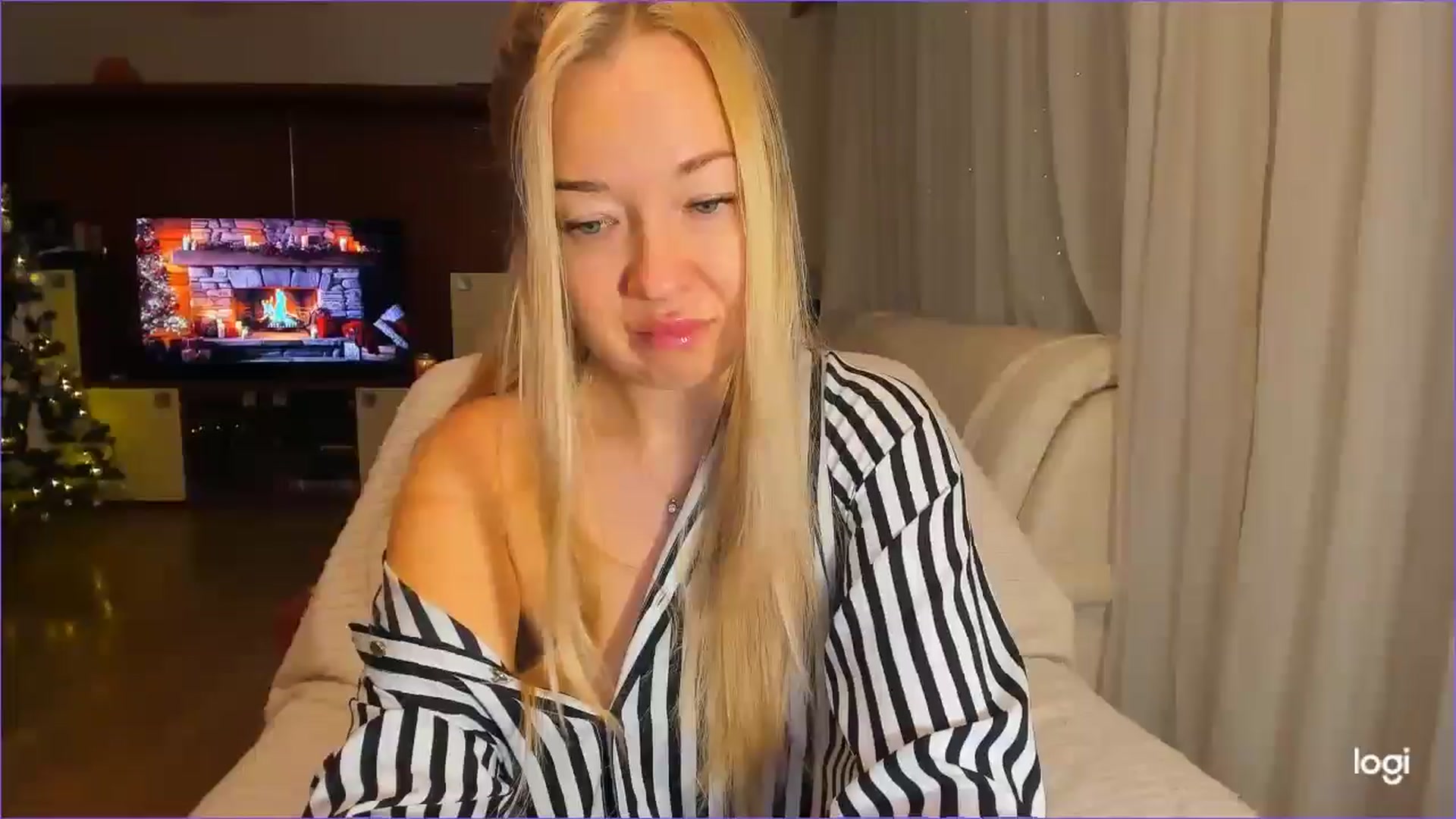 Gallery image thumbnail from FlamingoDream's myfreecams stream on, 12/12/2024, 21:24 image 17 of 20