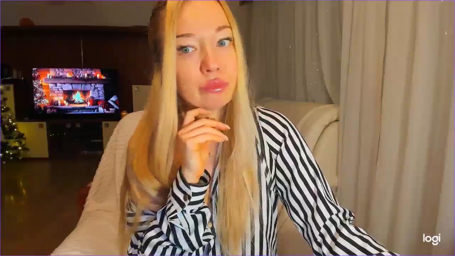 Gallery image thumbnail from FlamingoDream's myfreecams stream on, 12/12/2024, 21:44 image 18 of 20