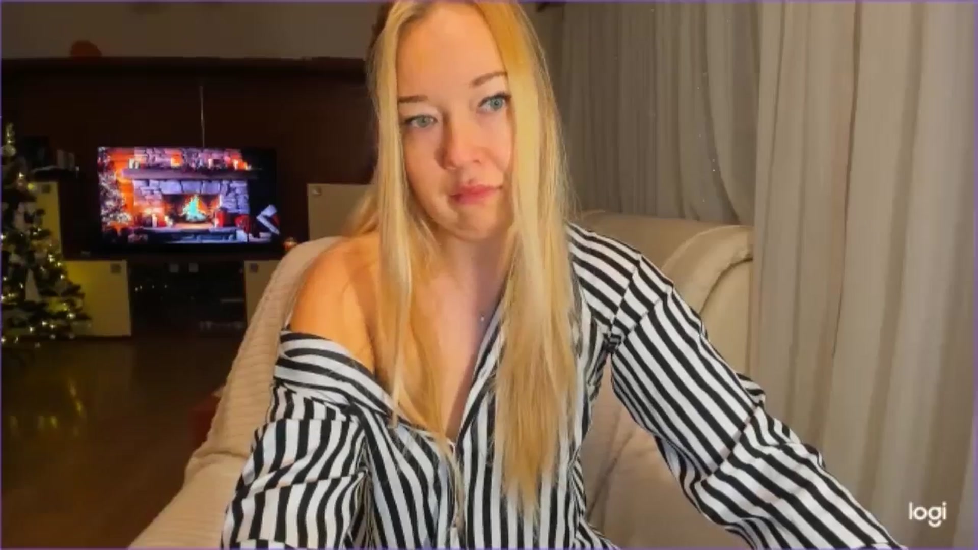 Gallery image thumbnail from FlamingoDream's myfreecams stream on, 12/12/2024, 21:44 image 2 of 20