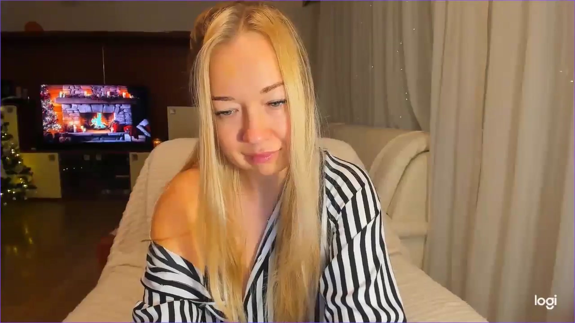 Gallery image thumbnail from FlamingoDream's myfreecams stream on, 12/12/2024, 21:44 image 12 of 20