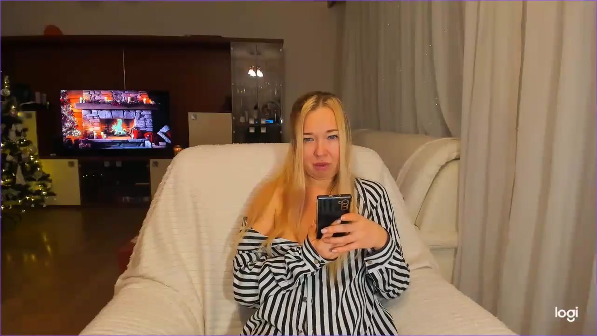 Gallery image thumbnail from FlamingoDream's myfreecams stream on, 12/12/2024, 21:44 image 9 of 20