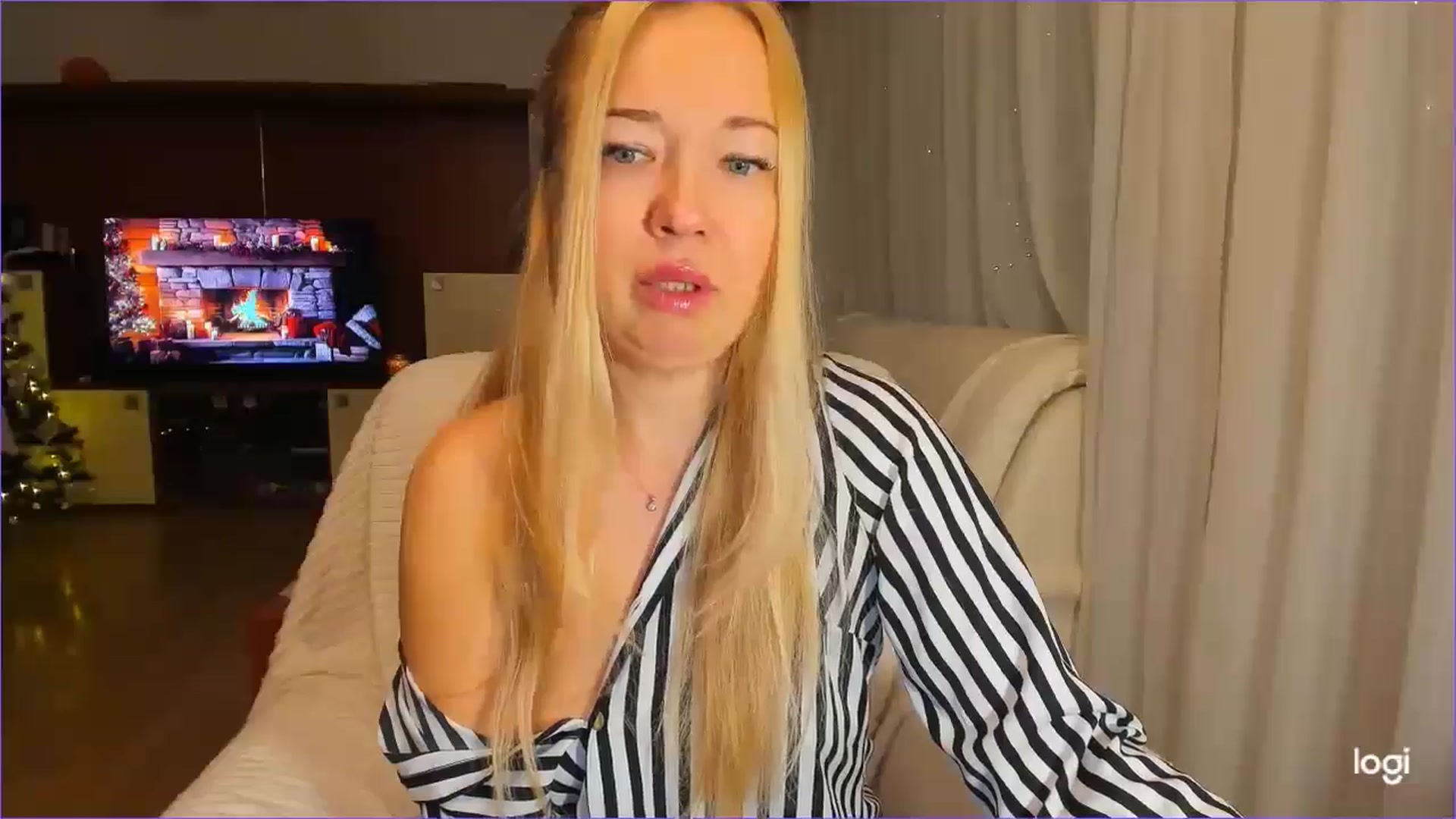 Gallery image thumbnail from FlamingoDream's myfreecams stream on, 12/12/2024, 21:44 image 15 of 20