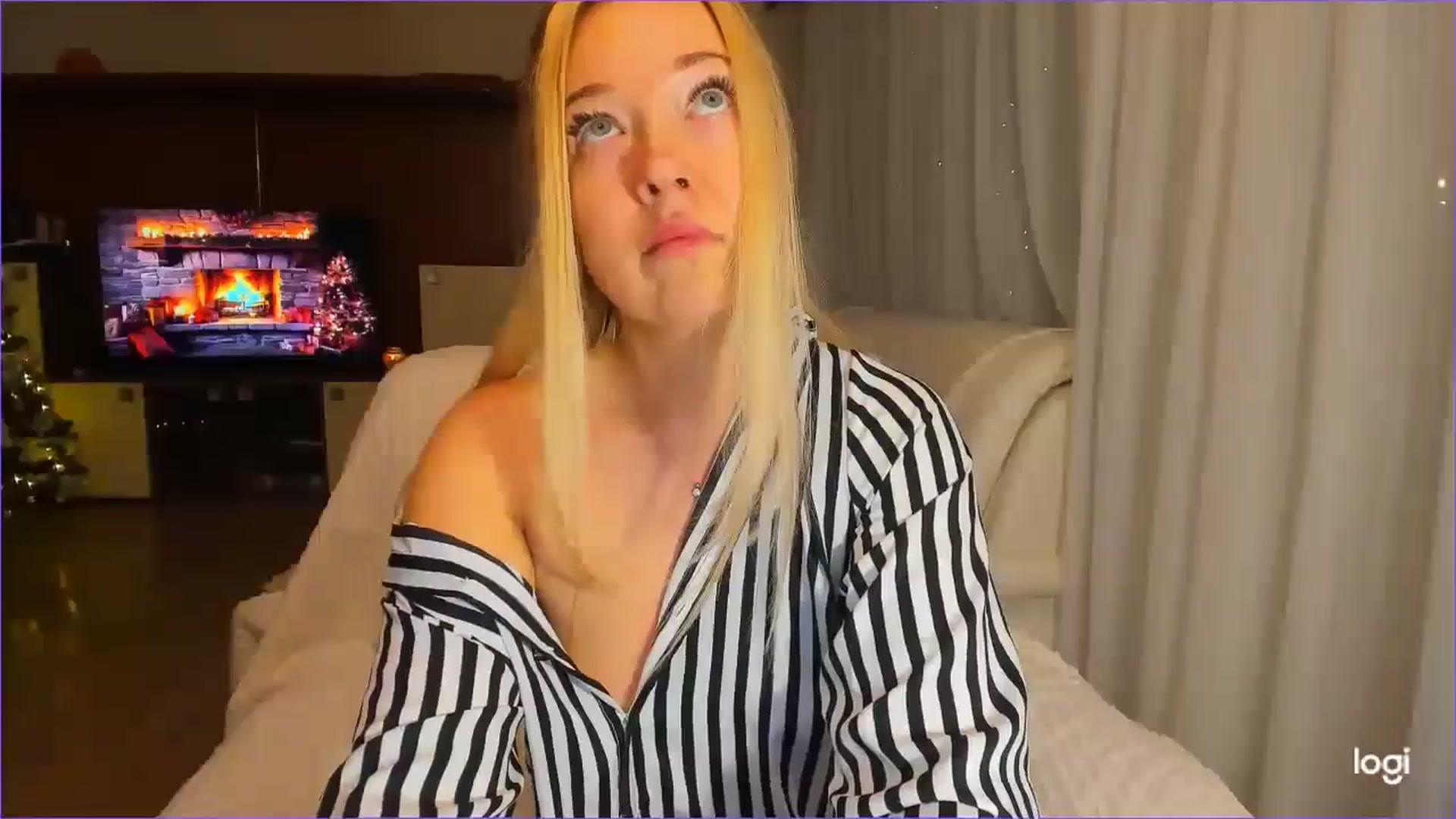 Gallery image thumbnail from FlamingoDream's myfreecams stream on, 12/12/2024, 23:21 image 18 of 20