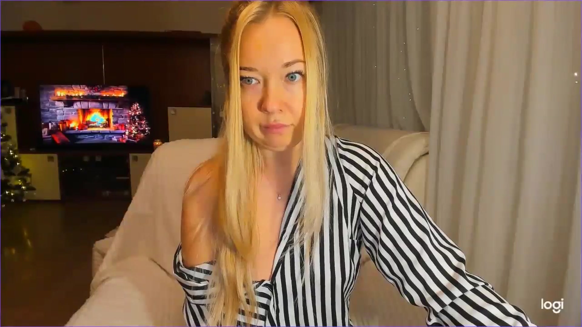 Gallery image thumbnail from FlamingoDream's myfreecams stream on, 12/12/2024, 23:21 image 19 of 20