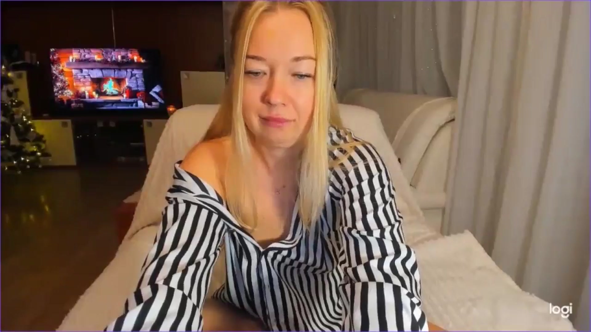 Gallery image thumbnail from FlamingoDream's myfreecams stream on, 12/13/2024, 02:21 image 6 of 20