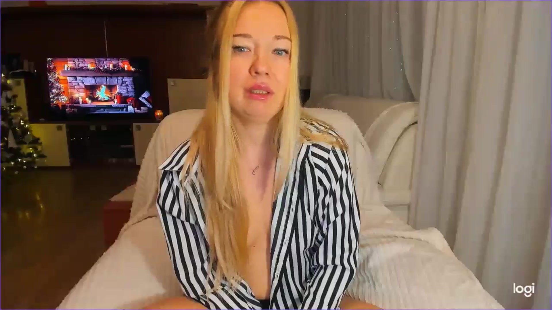 Gallery image thumbnail from FlamingoDream's myfreecams stream on, 12/13/2024, 02:21 image 17 of 20