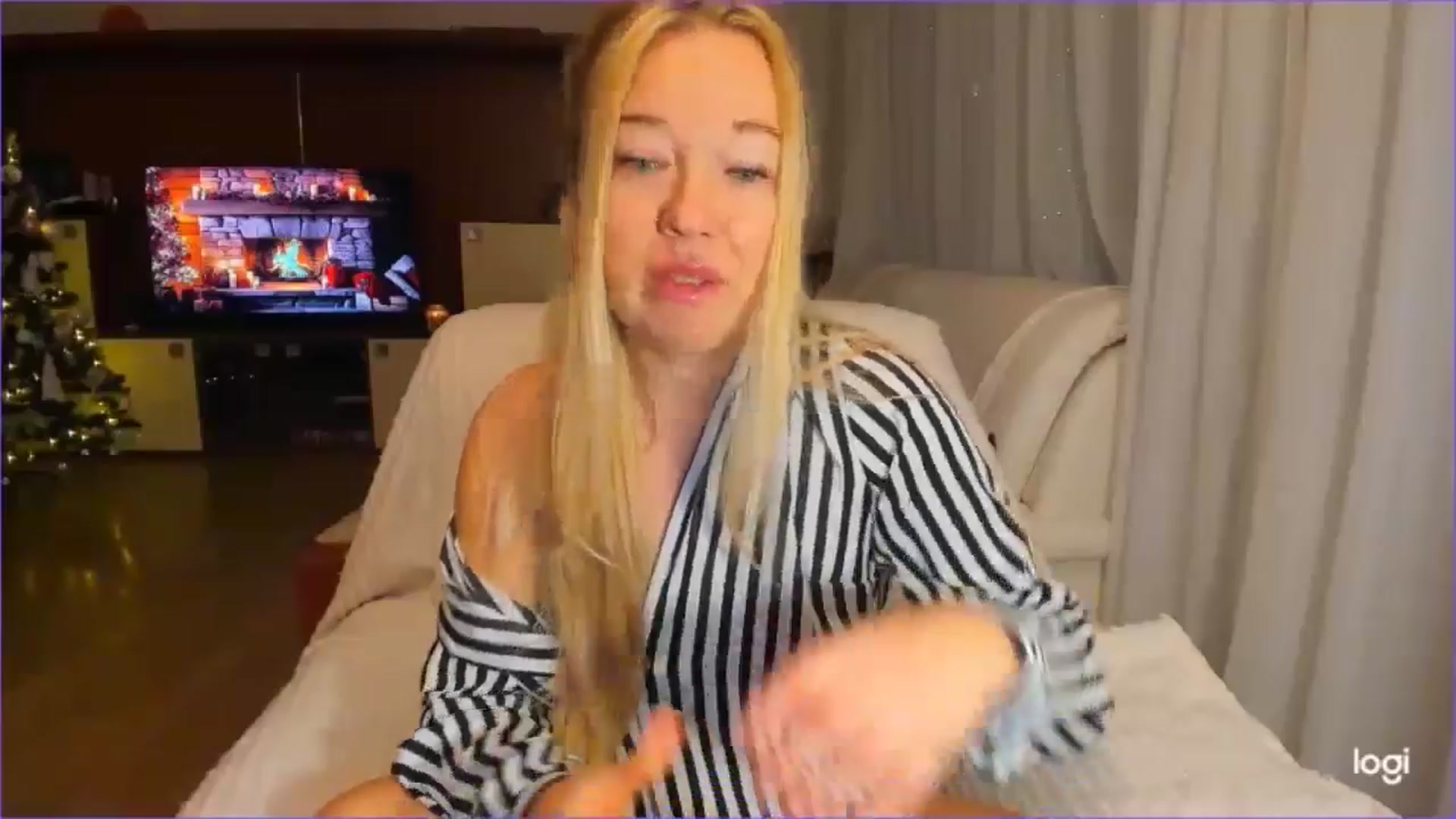 Gallery image thumbnail from FlamingoDream's myfreecams stream on, 12/13/2024, 02:21 image 5 of 20