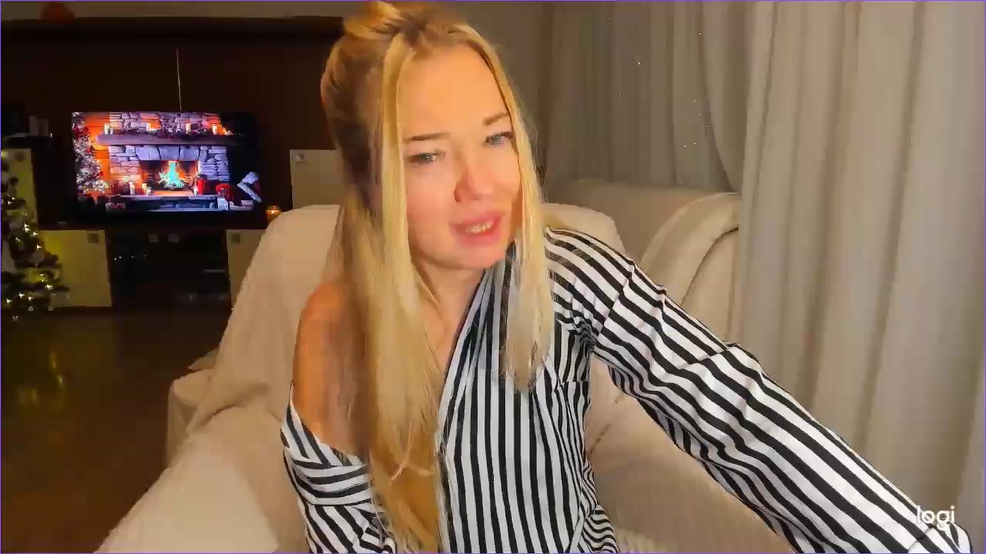 Gallery image thumbnail from FlamingoDream's myfreecams stream on, 12/13/2024, 02:21 image 3 of 20