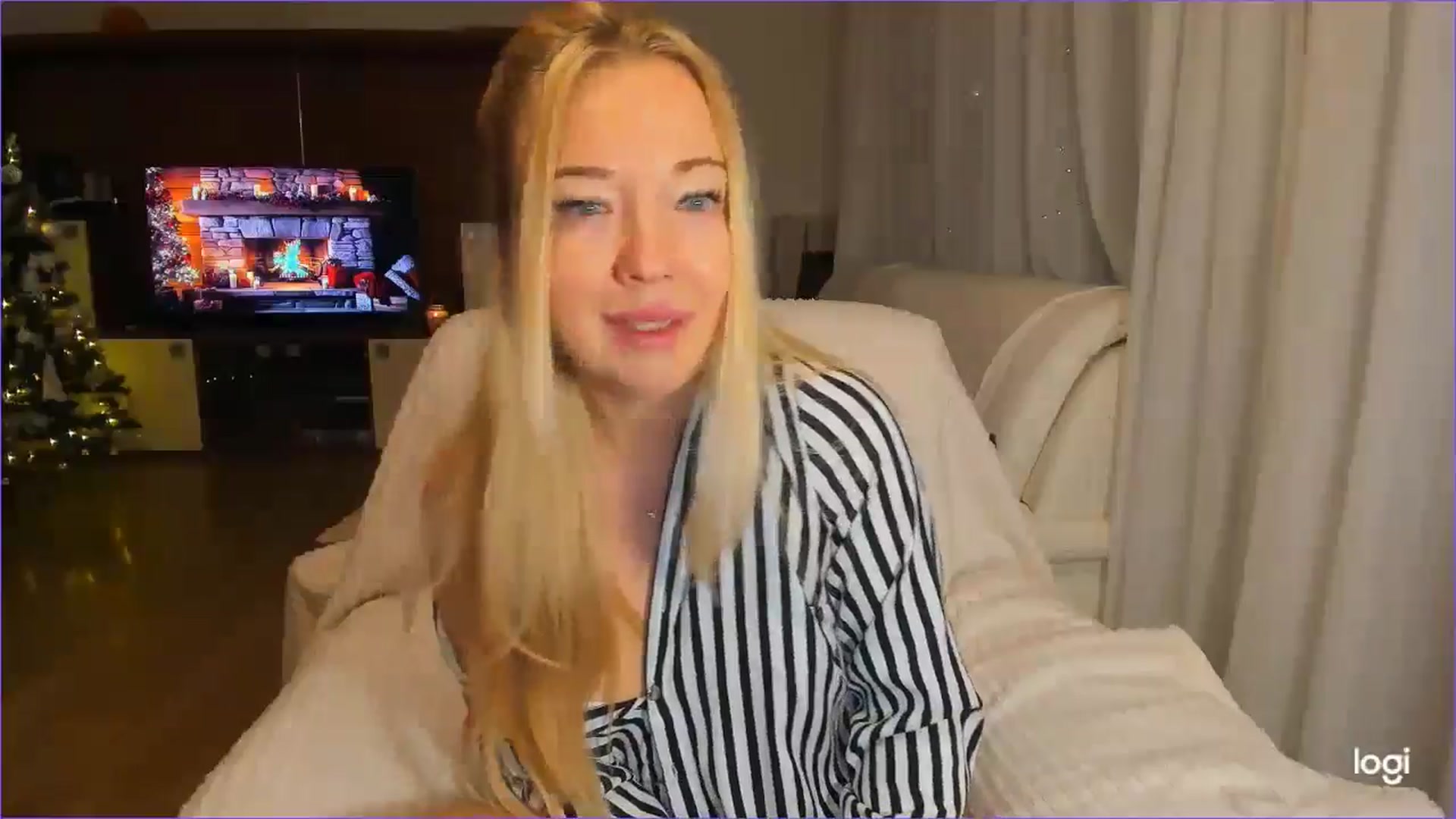 Gallery image thumbnail from FlamingoDream's myfreecams stream on, 12/13/2024, 02:21 image 4 of 20