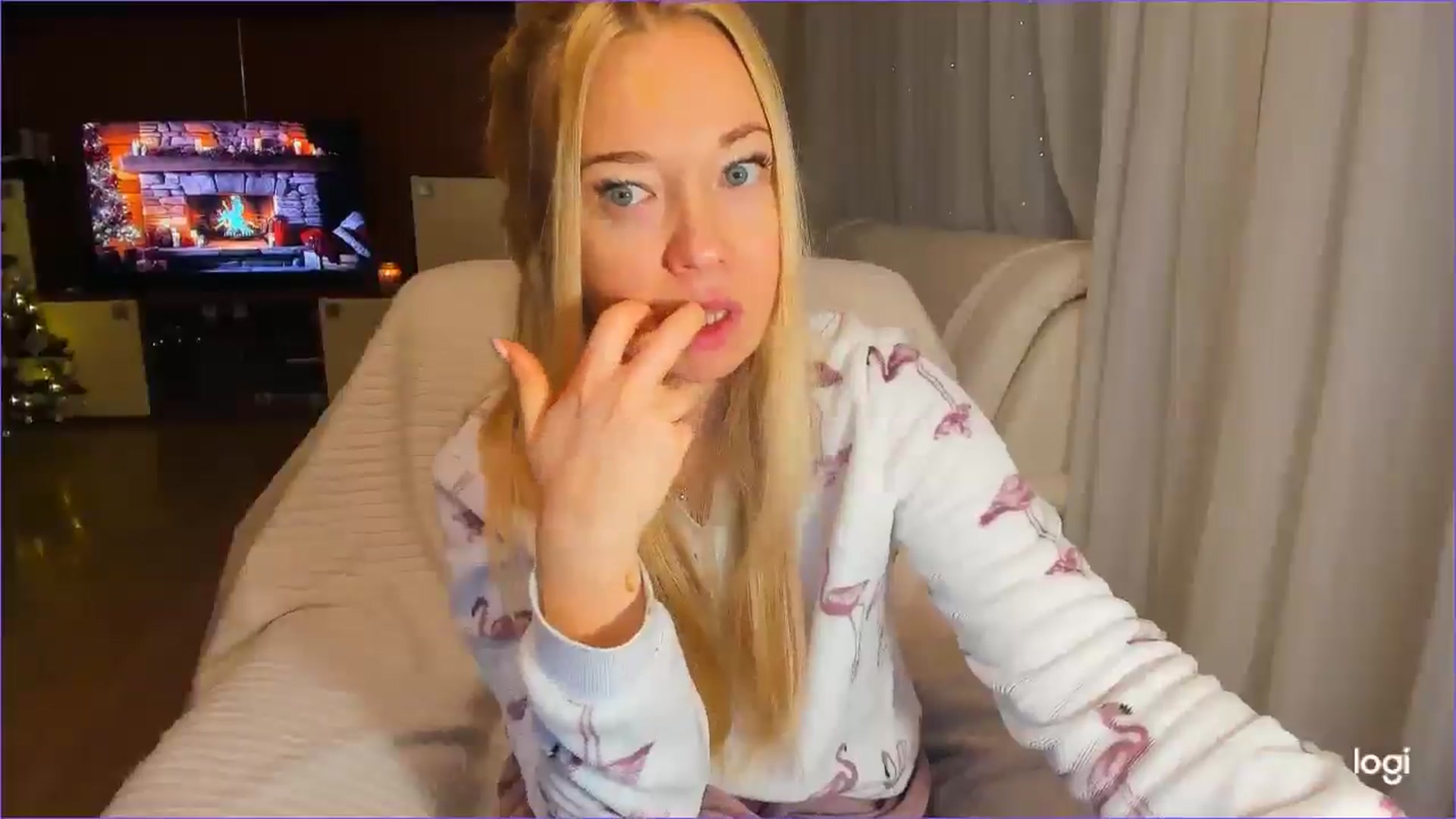 Gallery image thumbnail from FlamingoDream's myfreecams stream on, 12/13/2024, 02:51 image 17 of 20