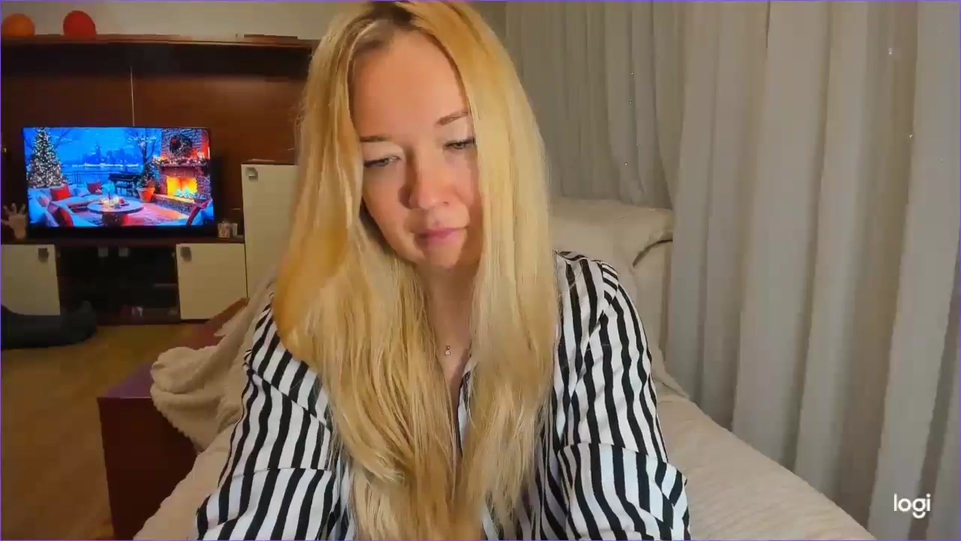 Gallery image thumbnail from FlamingoDream's myfreecams stream on, 12/16/2024, 22:07 image 19 of 20