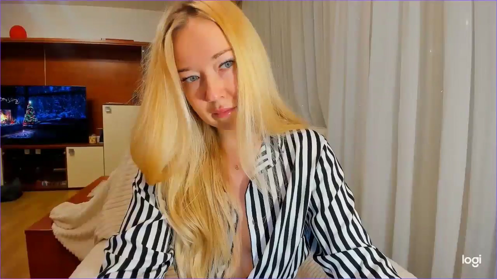 Gallery image thumbnail from FlamingoDream's myfreecams stream on, 12/16/2024, 22:07 image 6 of 20