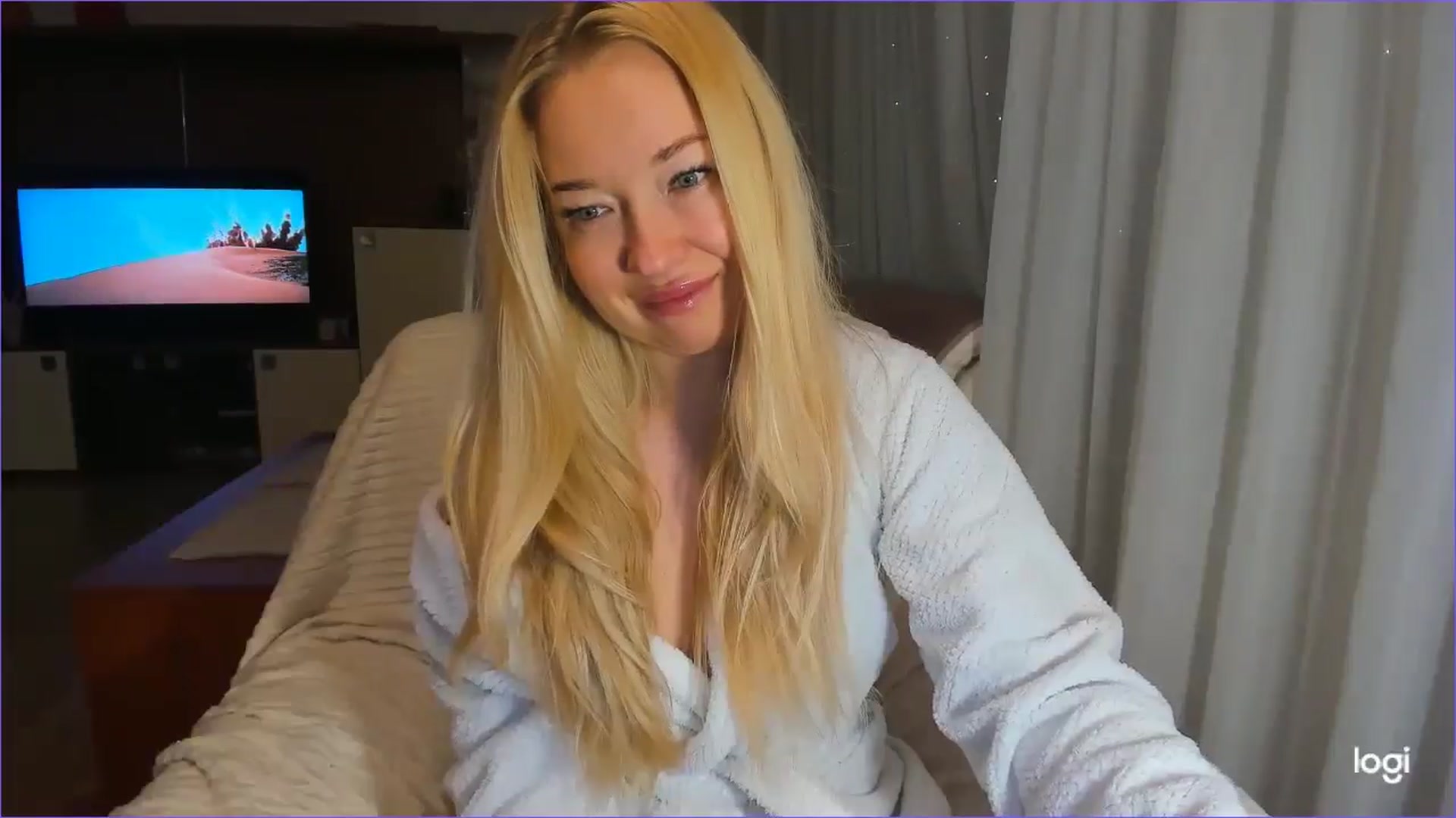 Gallery image thumbnail from FlamingoDream's myfreecams stream on, 12/18/2024, 01:56 image 18 of 20