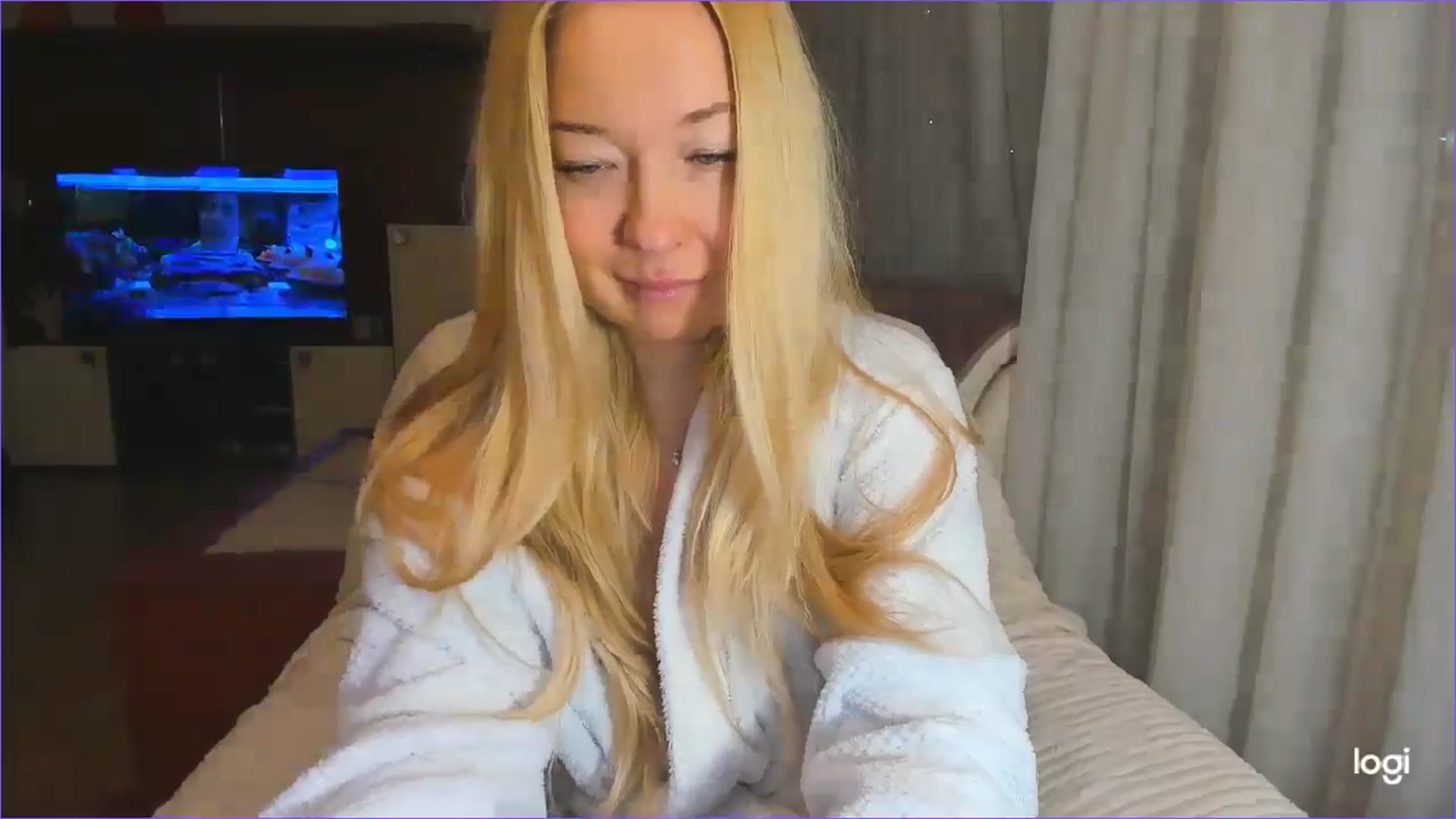 Gallery image thumbnail from FlamingoDream's myfreecams stream on, 12/18/2024, 03:40 image 17 of 20