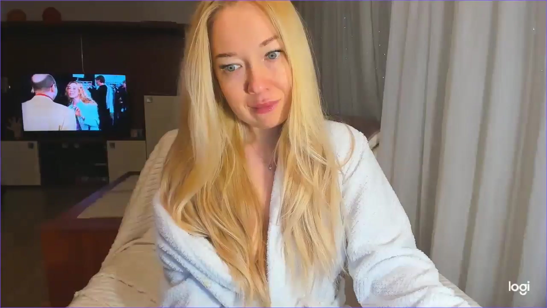 Gallery image thumbnail from FlamingoDream's myfreecams stream on, 12/18/2024, 03:40 image 3 of 20