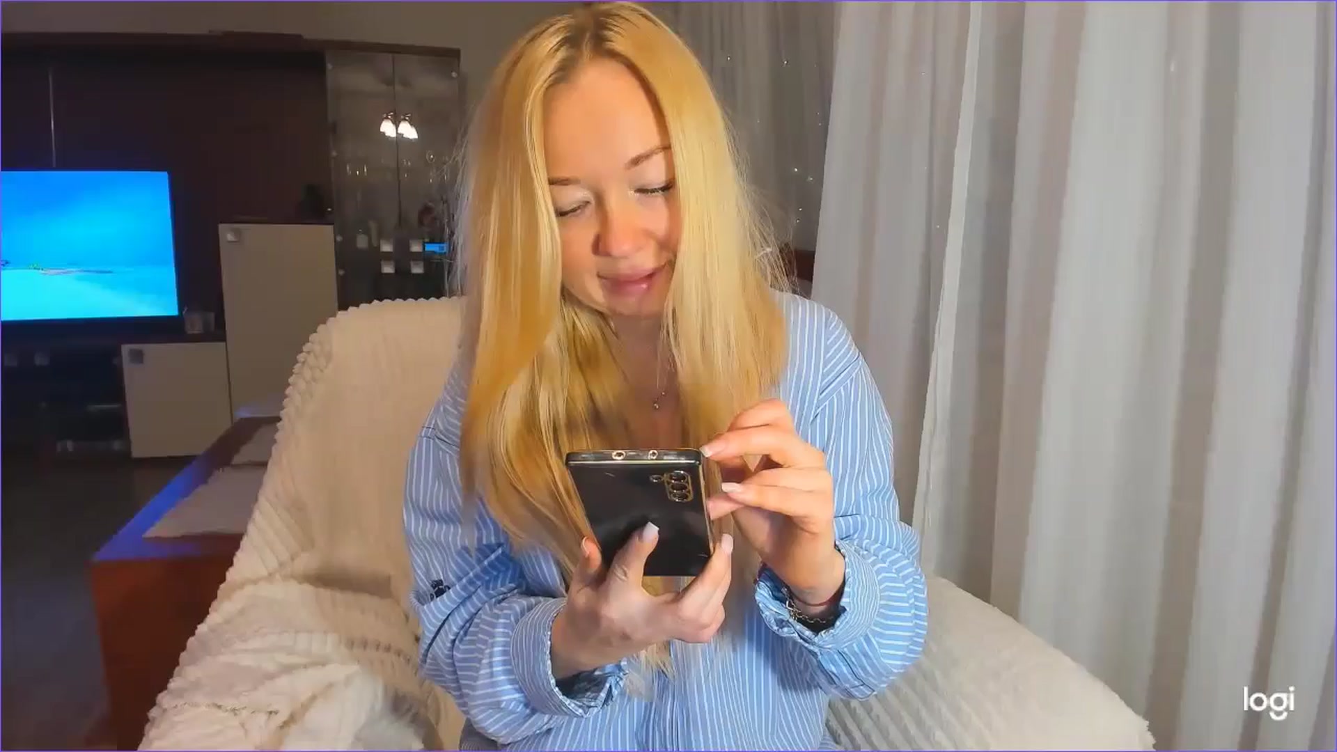 Gallery image thumbnail from FlamingoDream's myfreecams stream on, 12/18/2024, 22:01 image 1 of 20