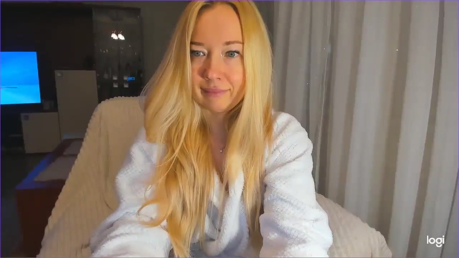 Gallery image thumbnail from FlamingoDream's myfreecams stream on, 12/19/2024, 02:49 image 19 of 20