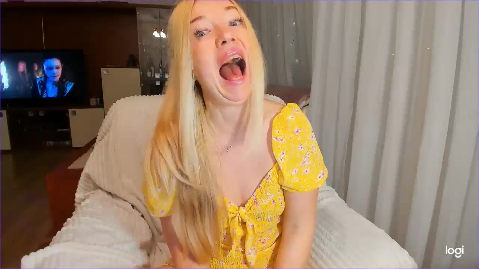 Gallery image thumbnail from FlamingoDream's myfreecams stream on, 12/20/2024, 02:57 image 17 of 20