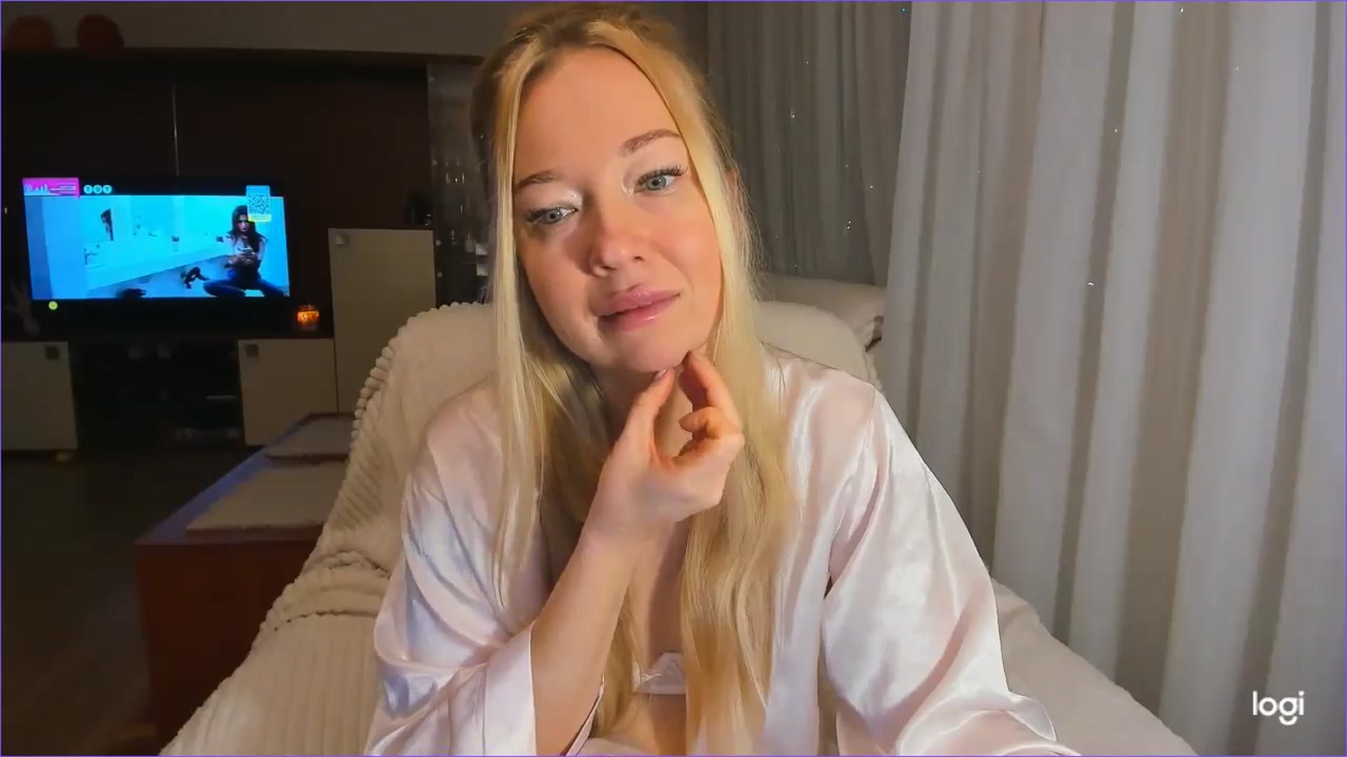 Gallery image thumbnail from FlamingoDream's myfreecams stream on, 12/24/2024, 24:00 image 5 of 20