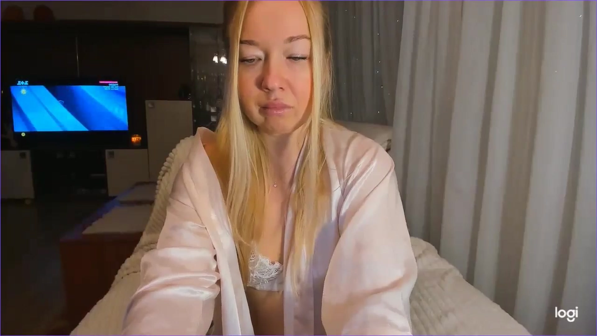 Gallery image thumbnail from FlamingoDream's myfreecams stream on, 12/24/2024, 24:00 image 10 of 20