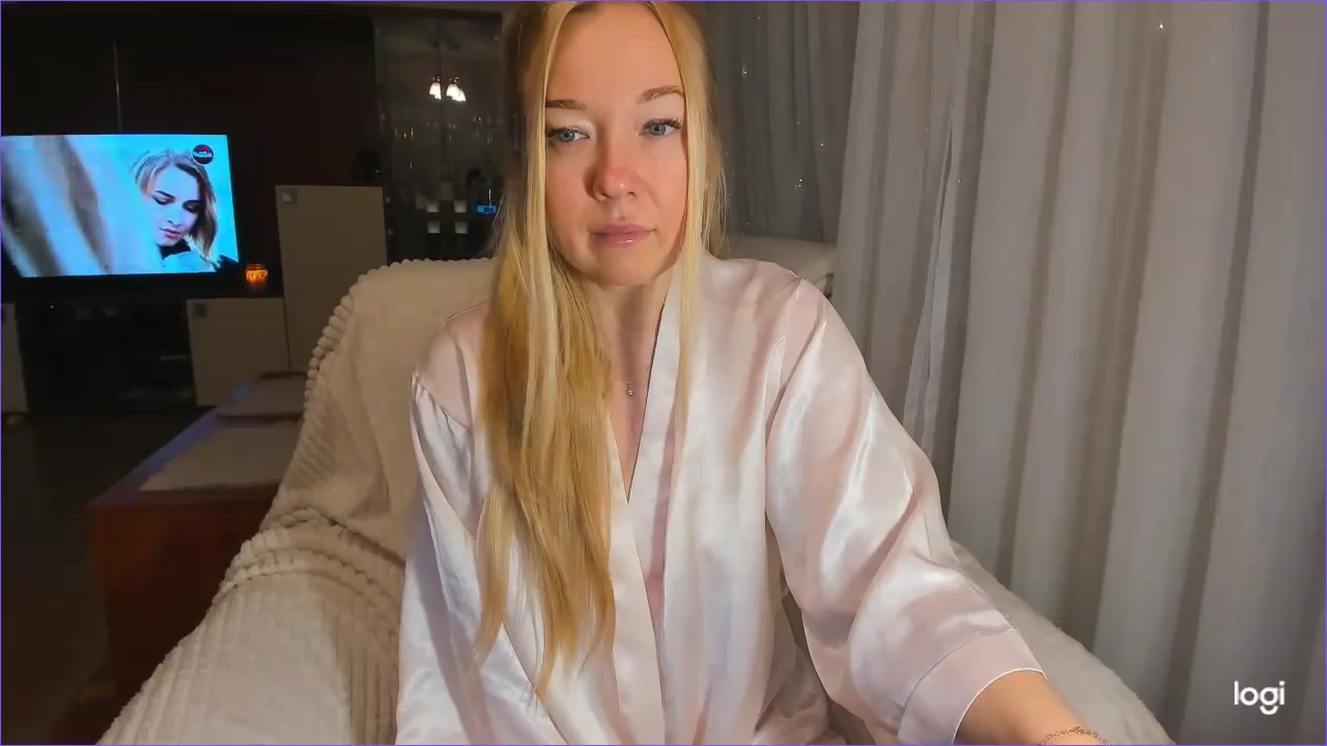 Gallery image thumbnail from FlamingoDream's myfreecams stream on, 12/24/2024, 02:58 image 18 of 20