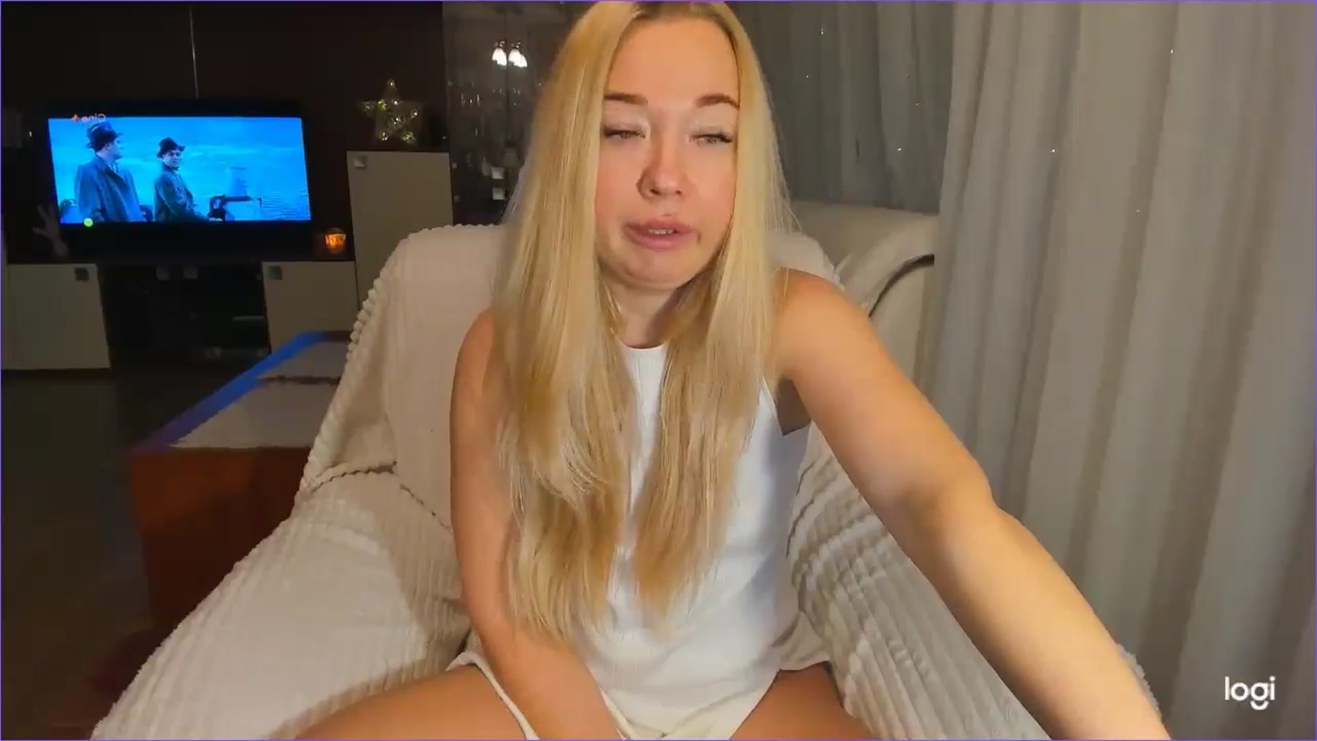 Gallery image thumbnail from FlamingoDream's myfreecams stream on, 12/27/2024, 01:11 image 10 of 20