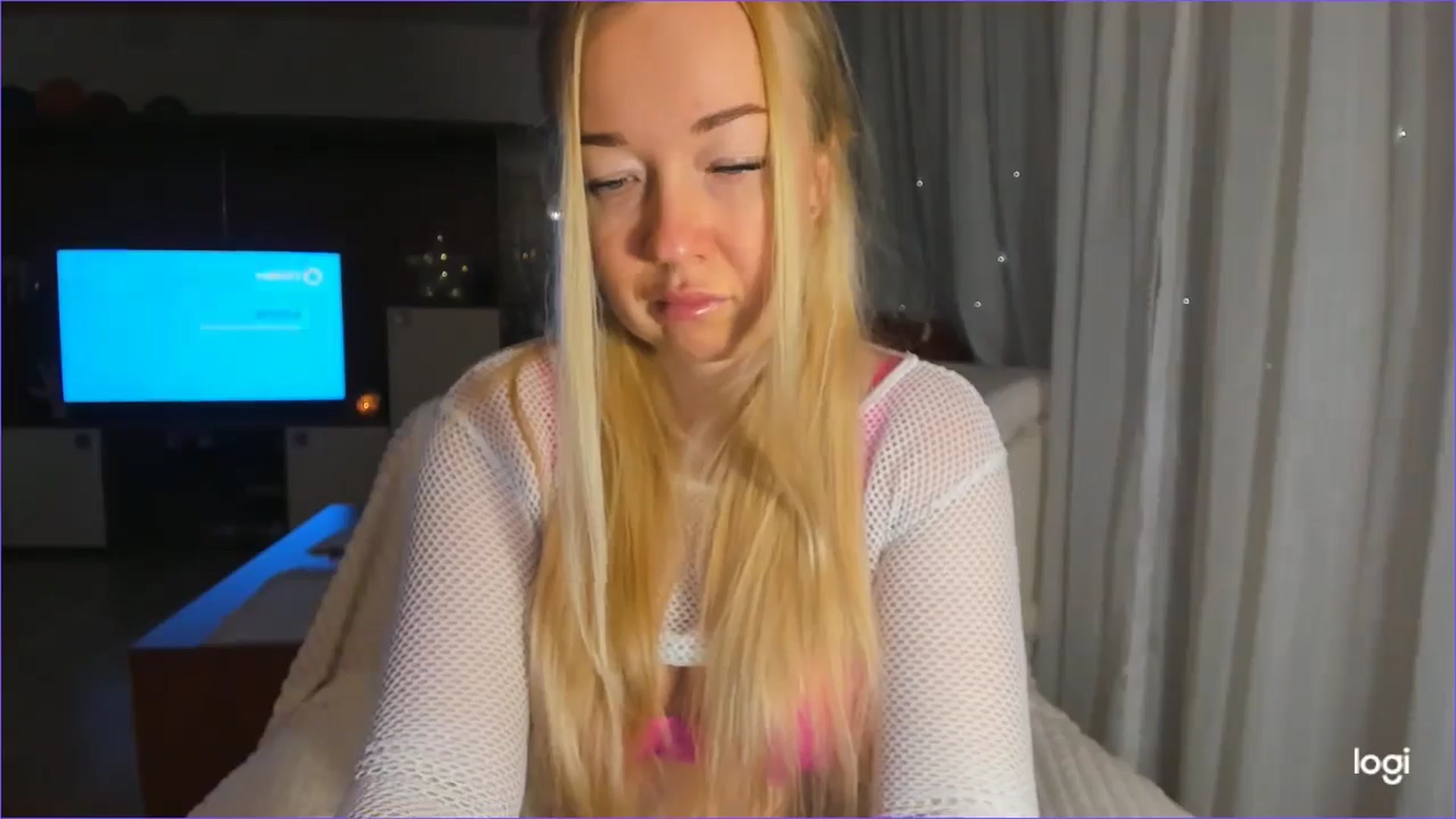 Gallery image thumbnail from FlamingoDream's myfreecams stream on, 12/27/2024, 22:49 image 11 of 20