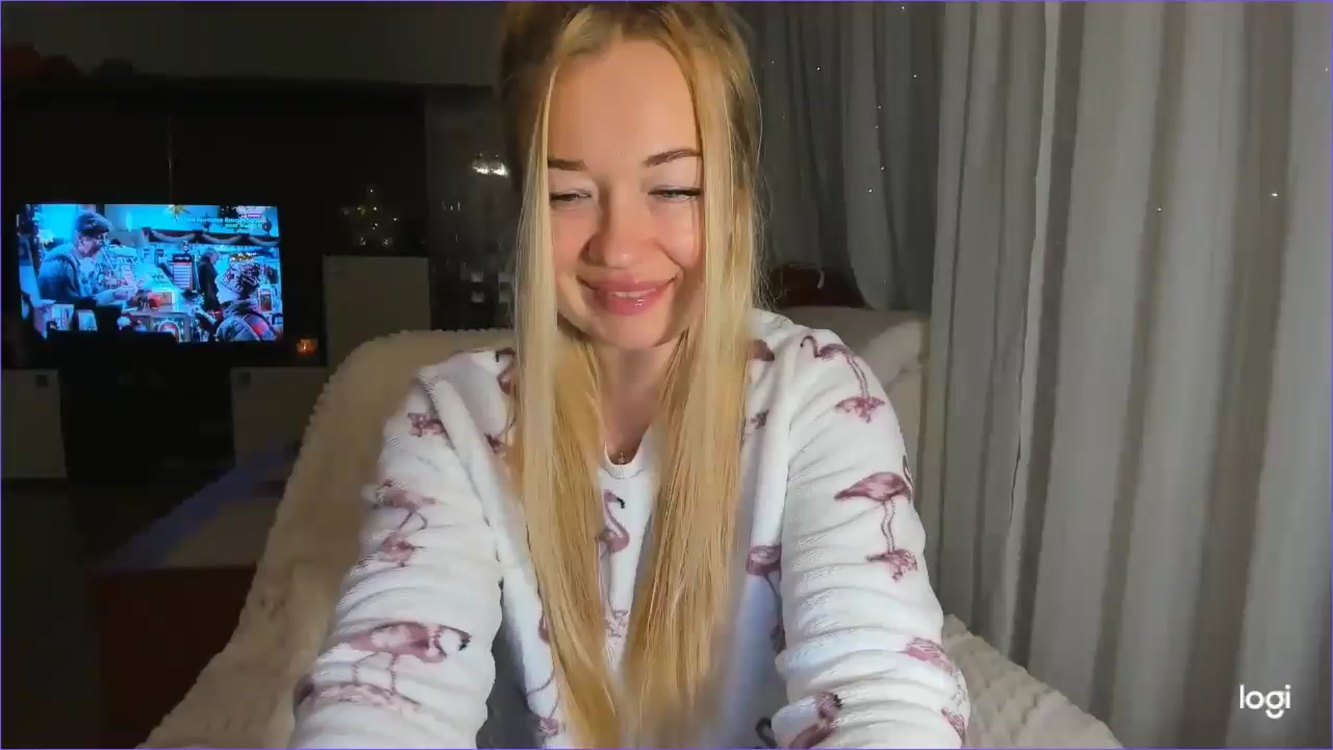 Gallery image thumbnail from FlamingoDream's myfreecams stream on, 12/28/2024, 02:43 image 1 of 20
