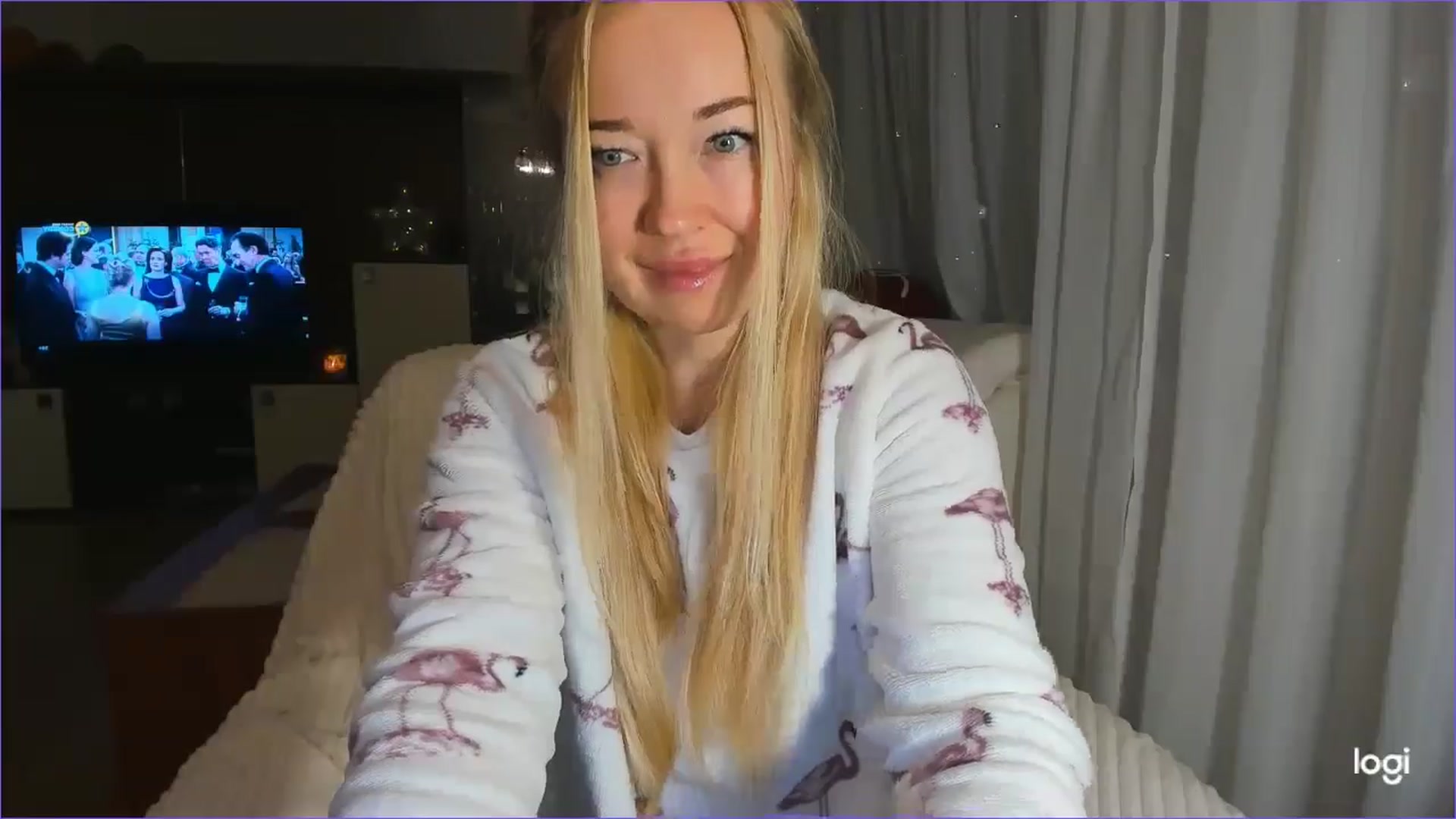 Gallery image thumbnail from FlamingoDream's myfreecams stream on, 12/28/2024, 03:25 image 16 of 20