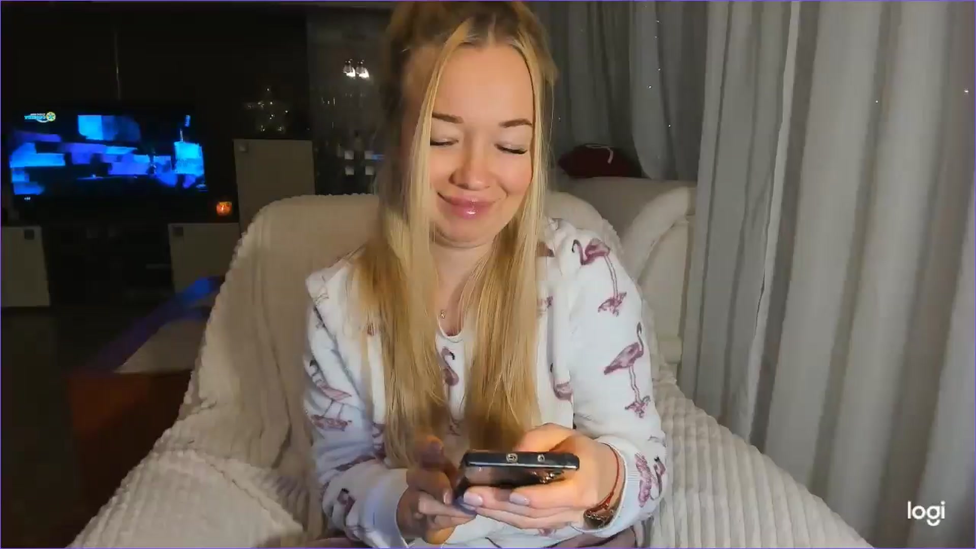 Gallery image thumbnail from FlamingoDream's myfreecams stream on, 12/28/2024, 03:25 image 10 of 20