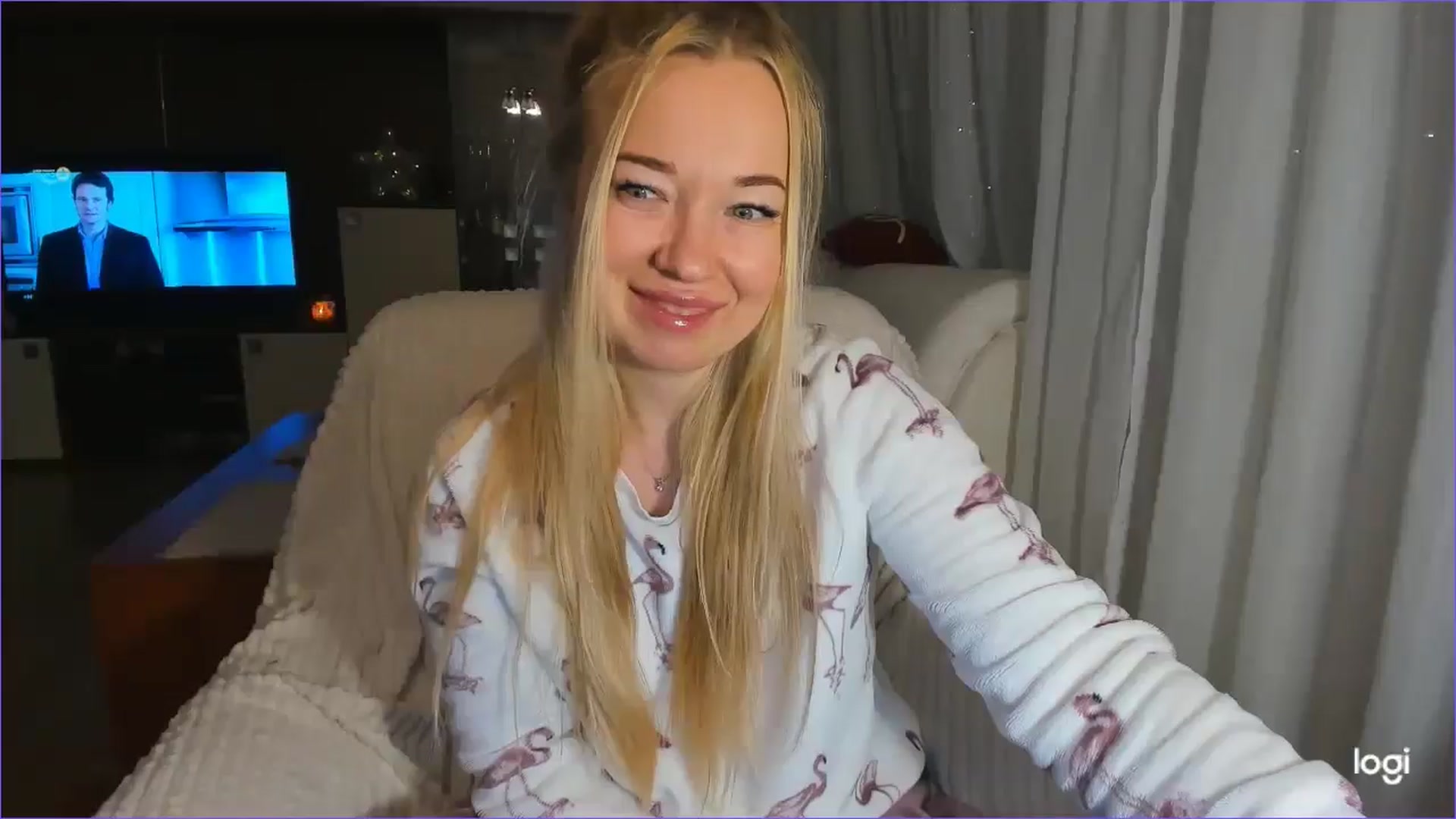 Gallery image thumbnail from FlamingoDream's myfreecams stream on, 12/28/2024, 03:25 image 6 of 20