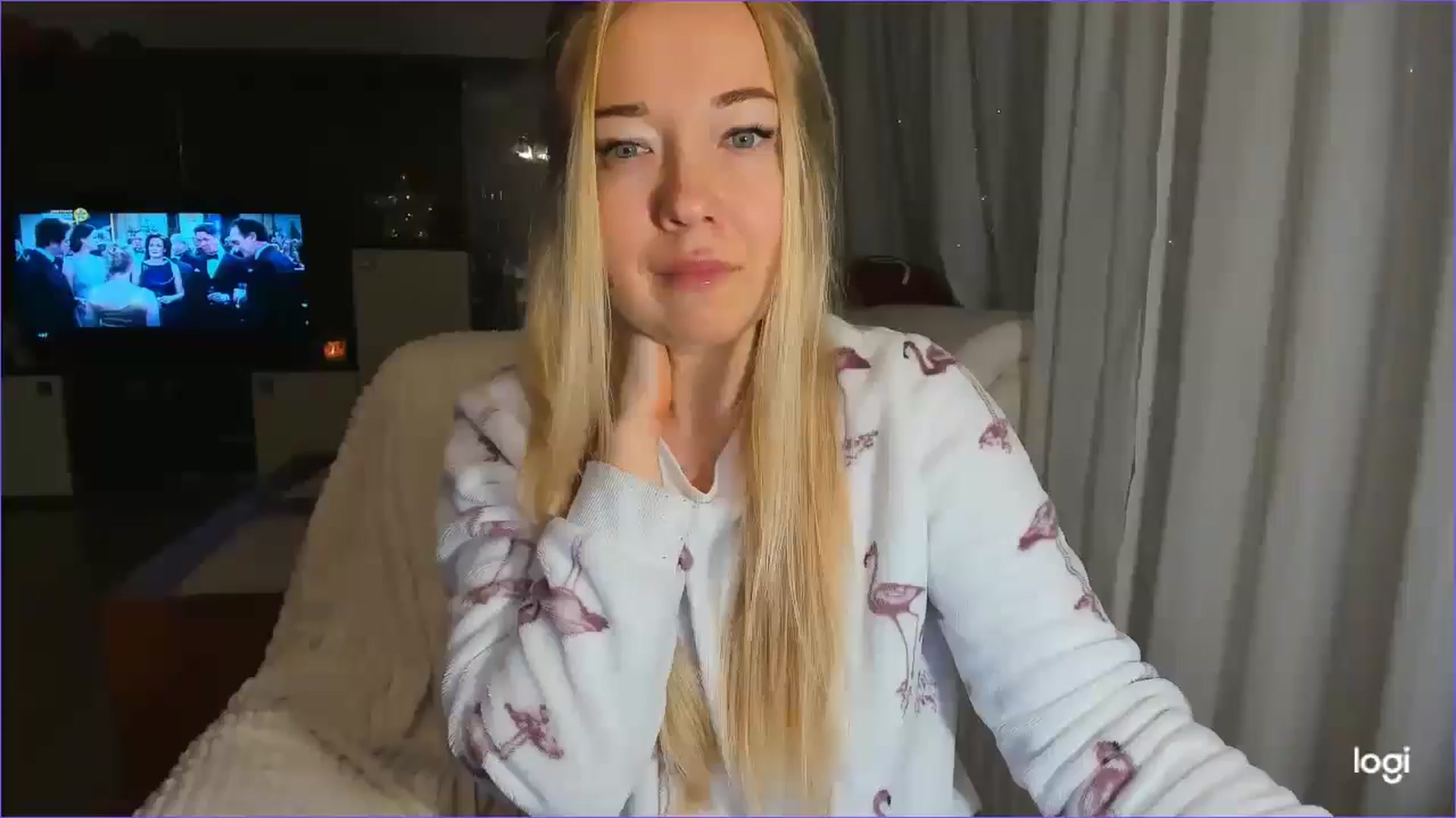 Gallery image thumbnail from FlamingoDream's myfreecams stream on, 12/28/2024, 03:25 image 14 of 20